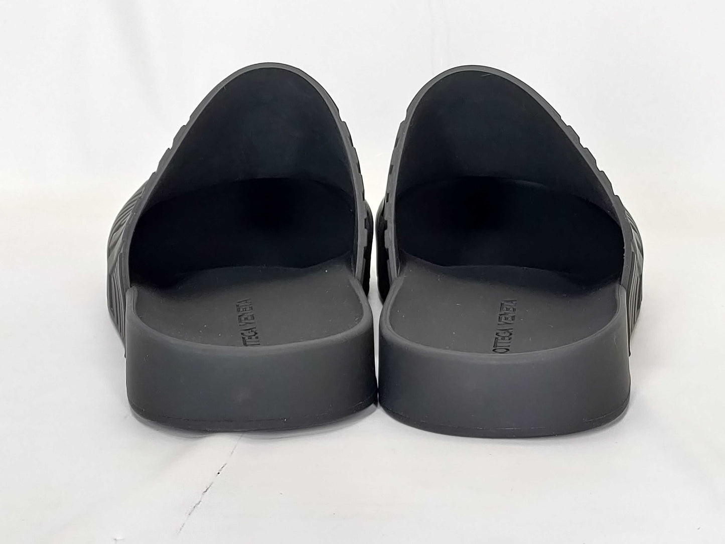 BOTTEGA VENETA Black Rubber Sandals