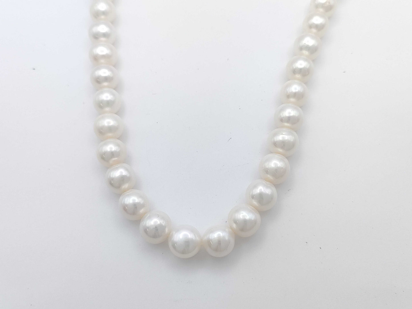 Semi-round pearl necklace, diameter approximately 9.4-10.5mm, sterling silver, 64.0g .