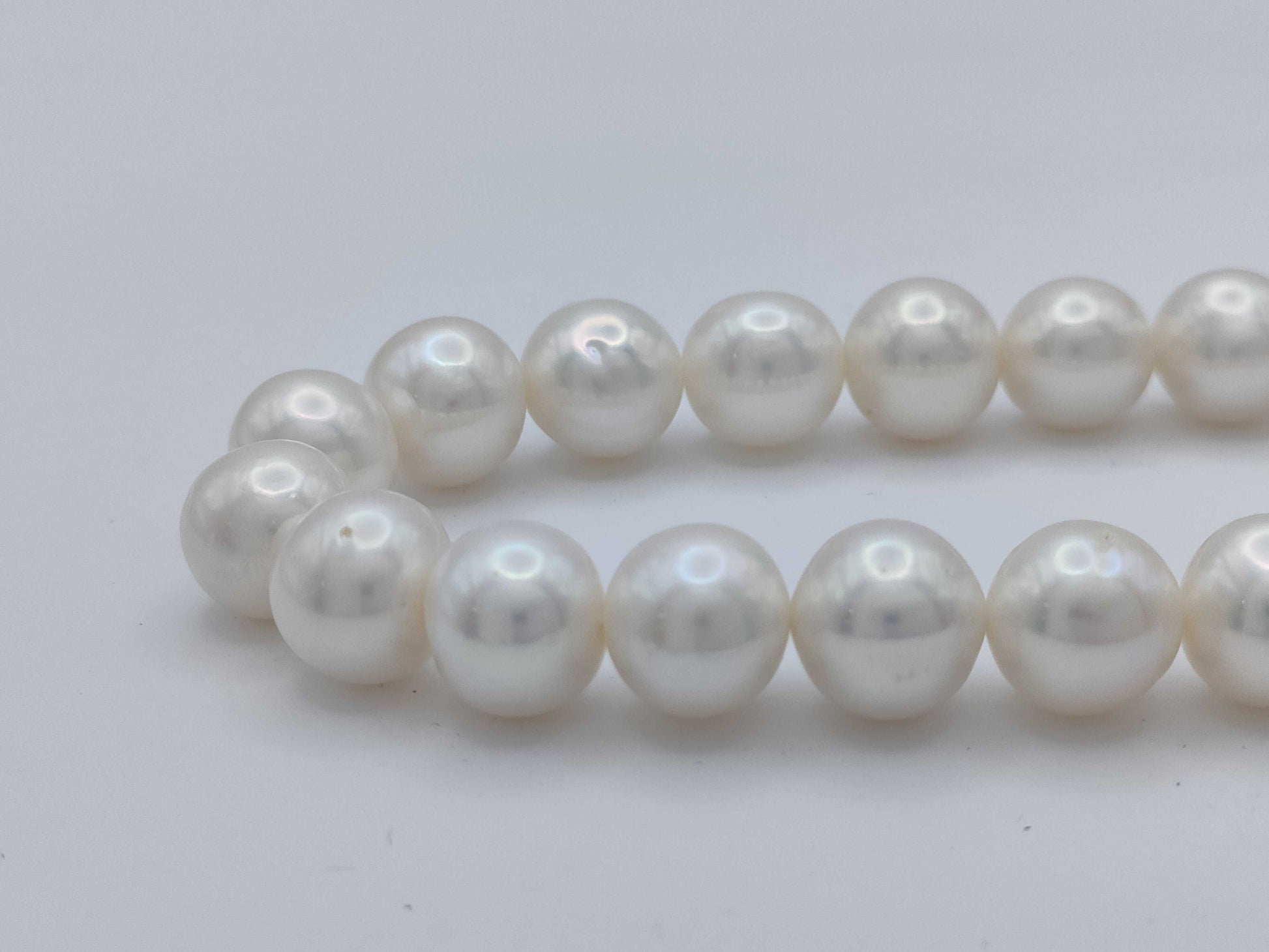Semi-round pearl necklace, diameter approximately 9.4-10.5mm, sterling silver, 64.0g .