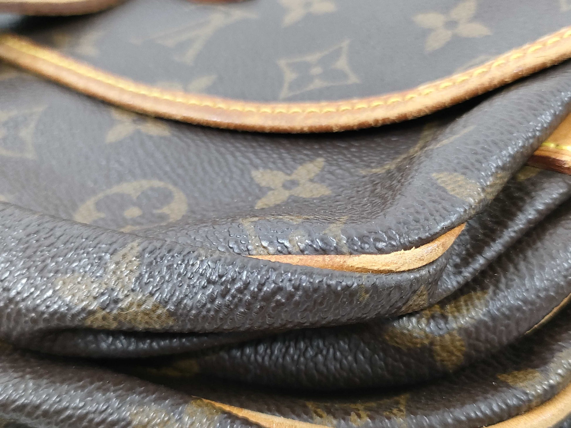 LOUIS VUITTON Monogram M42256 Saumur Shoulder Bag