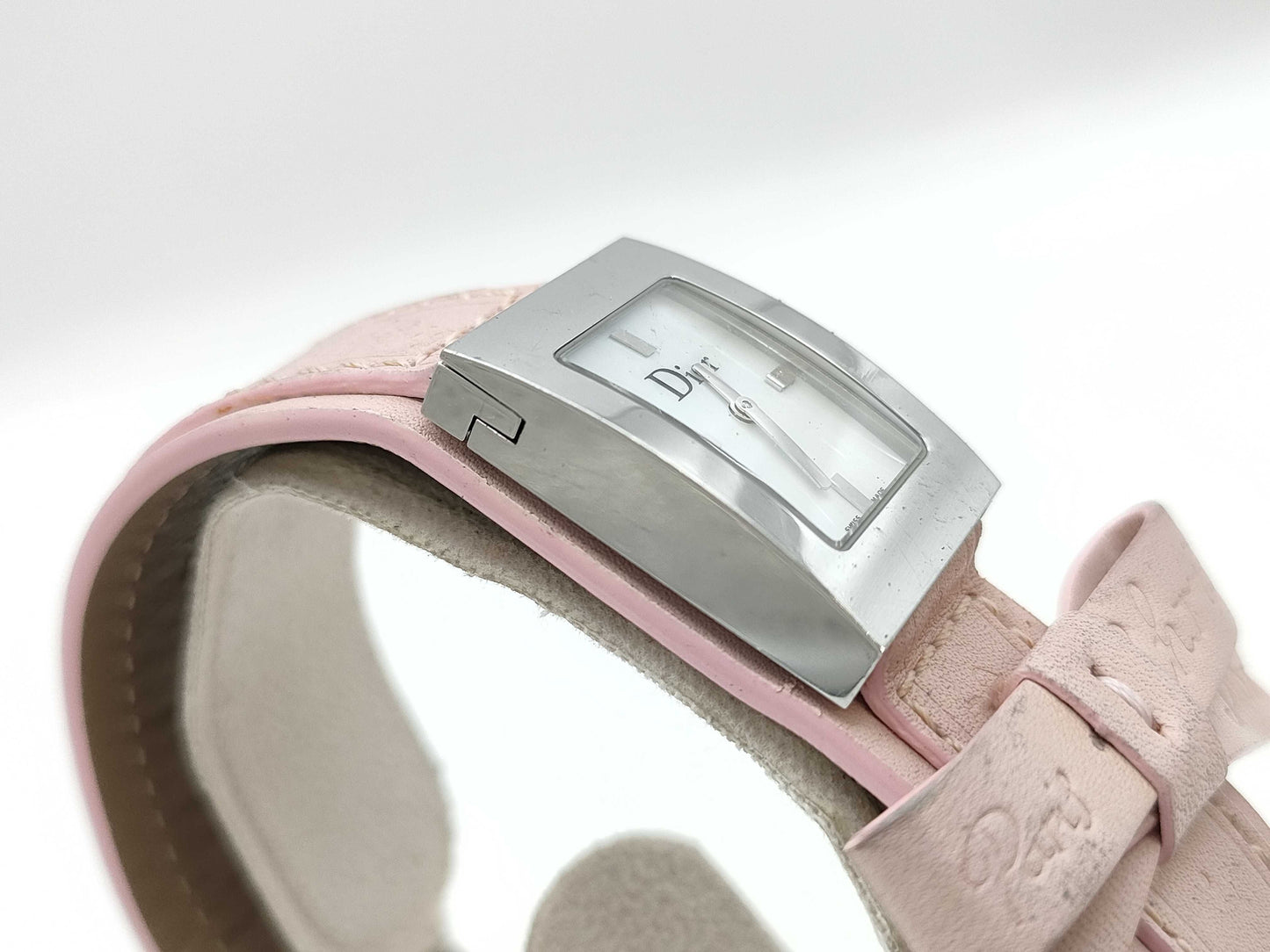 Dior D78-109 EF5639 Quartz Shell Dial Women's Watch