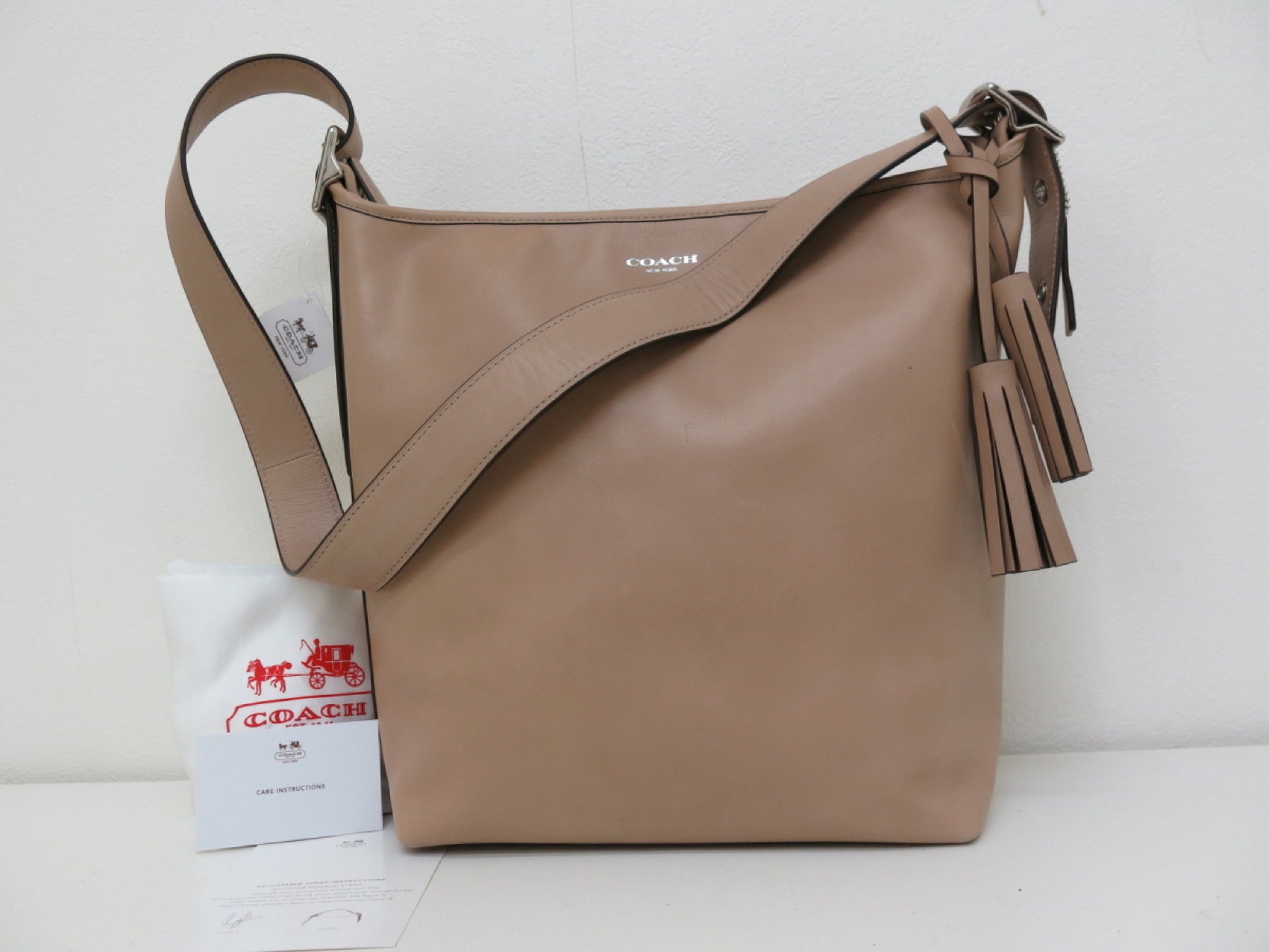 COACH Coach Leather One-Shoulder Bag Beige Shoulder Bag