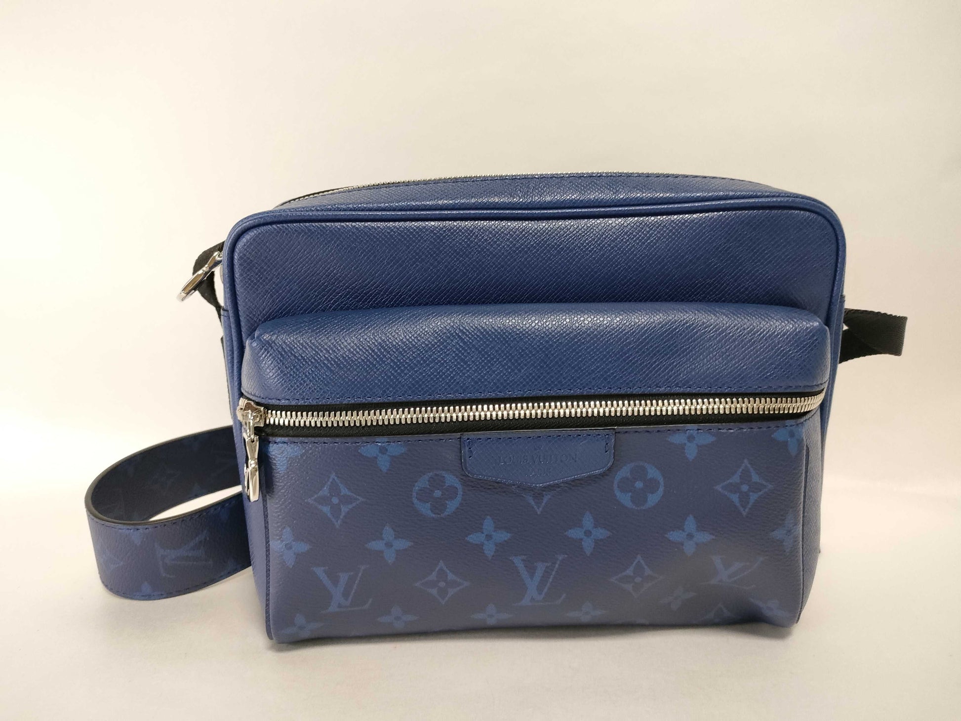 LOUIS VUITTON Monogram Louis Vuitton Shoulder Bag
