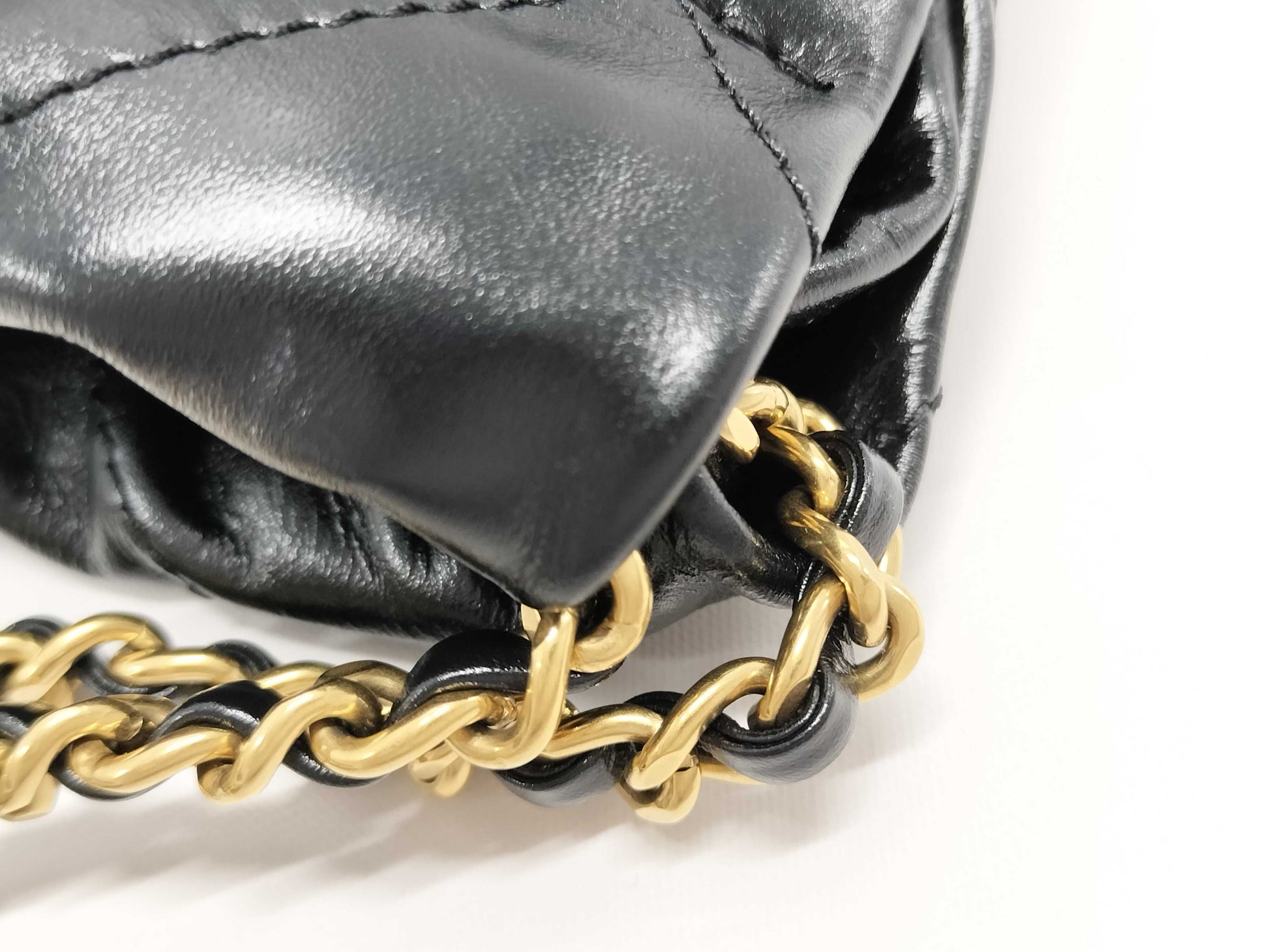 CHANEL Chanel 22 Mini Leather Handbag