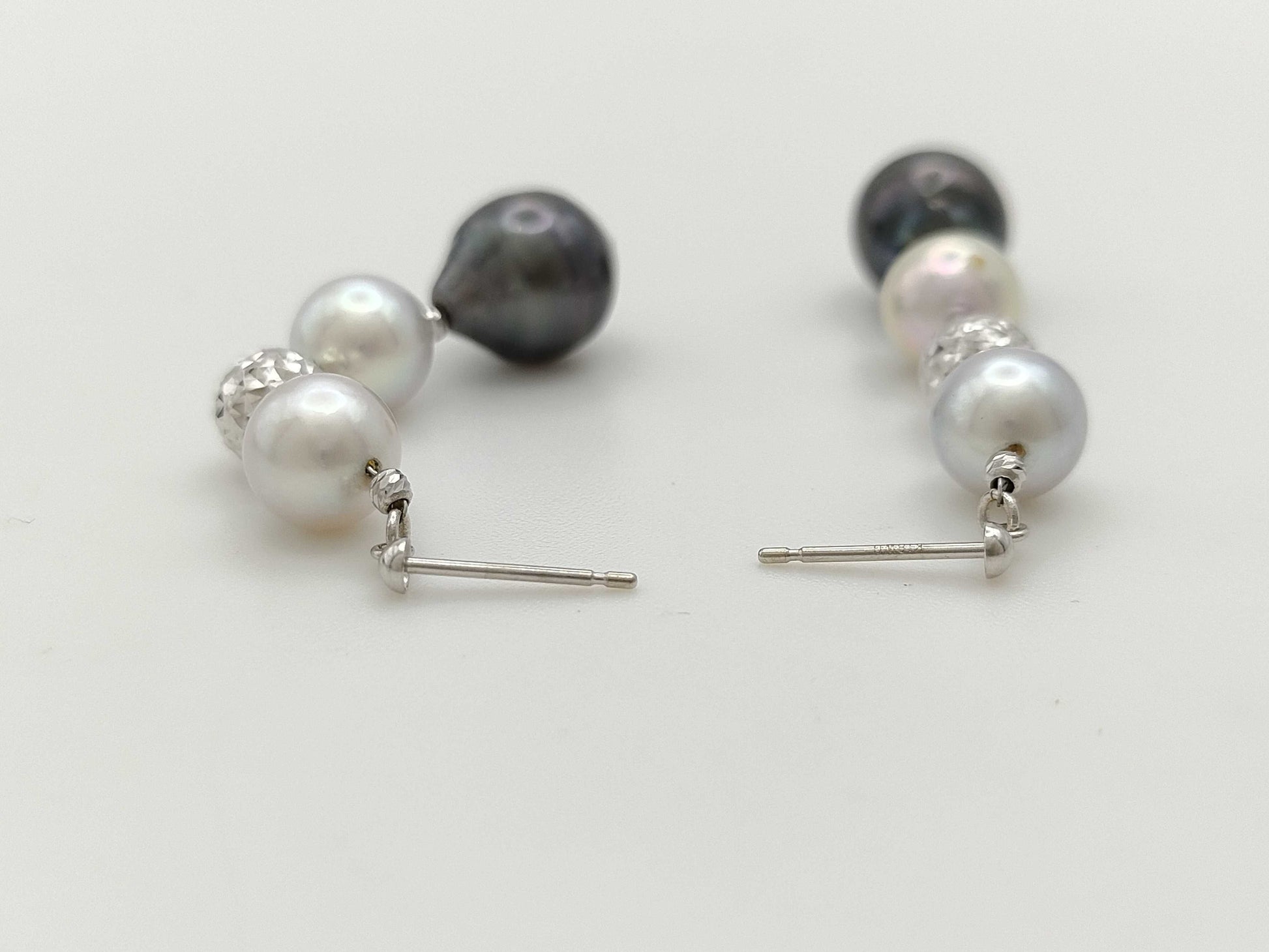 Pearl diameter: Approx. 7.2mm/7.2mm/7.4mm/7.4mm/9.4mm/9.6mm, 18K White Gold, 5.6g, Earrings 