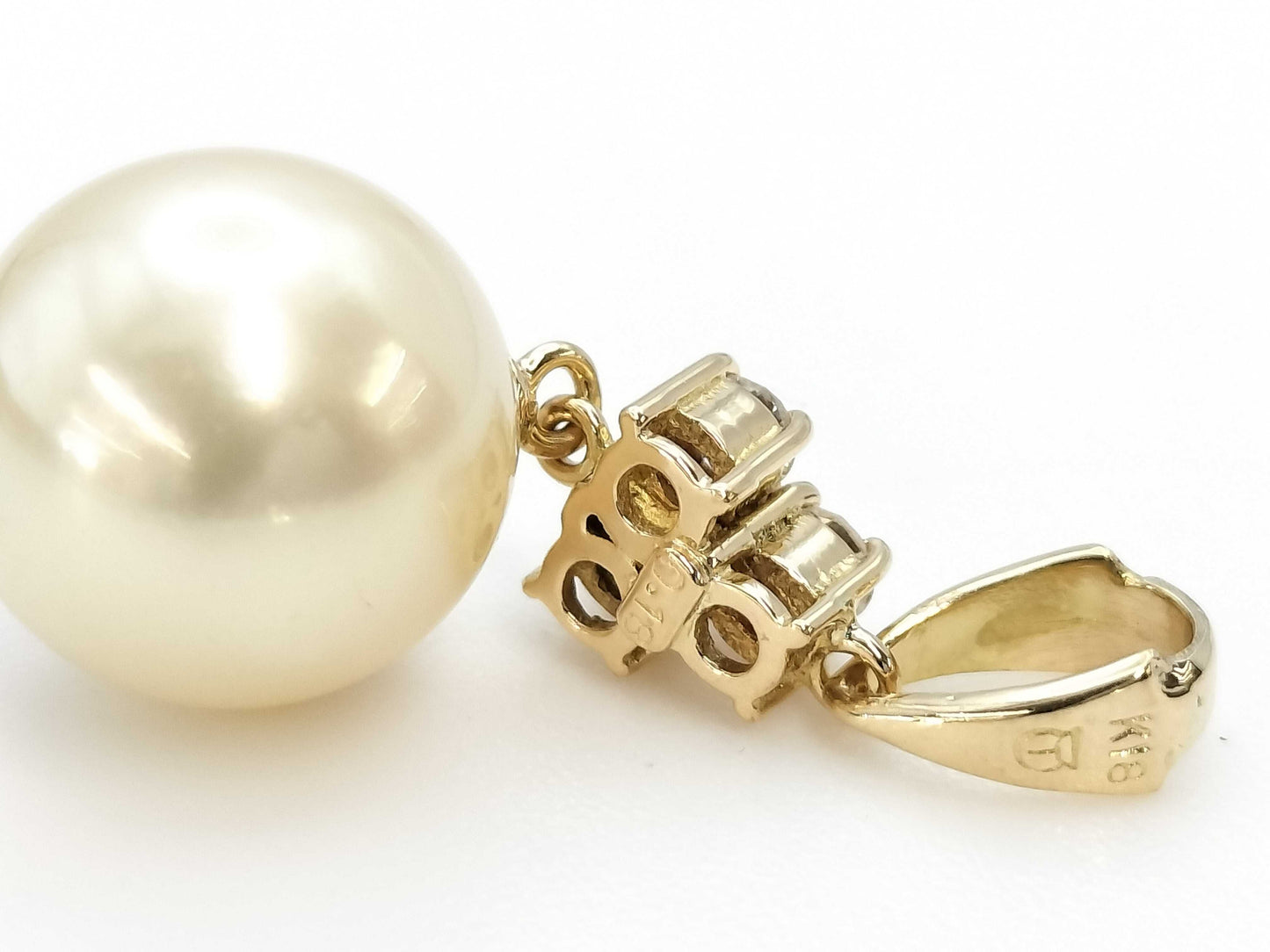 Pearl diameter: approx. 11.0mm, D0.18ct, 18K gold, 3.1g, pendant top 