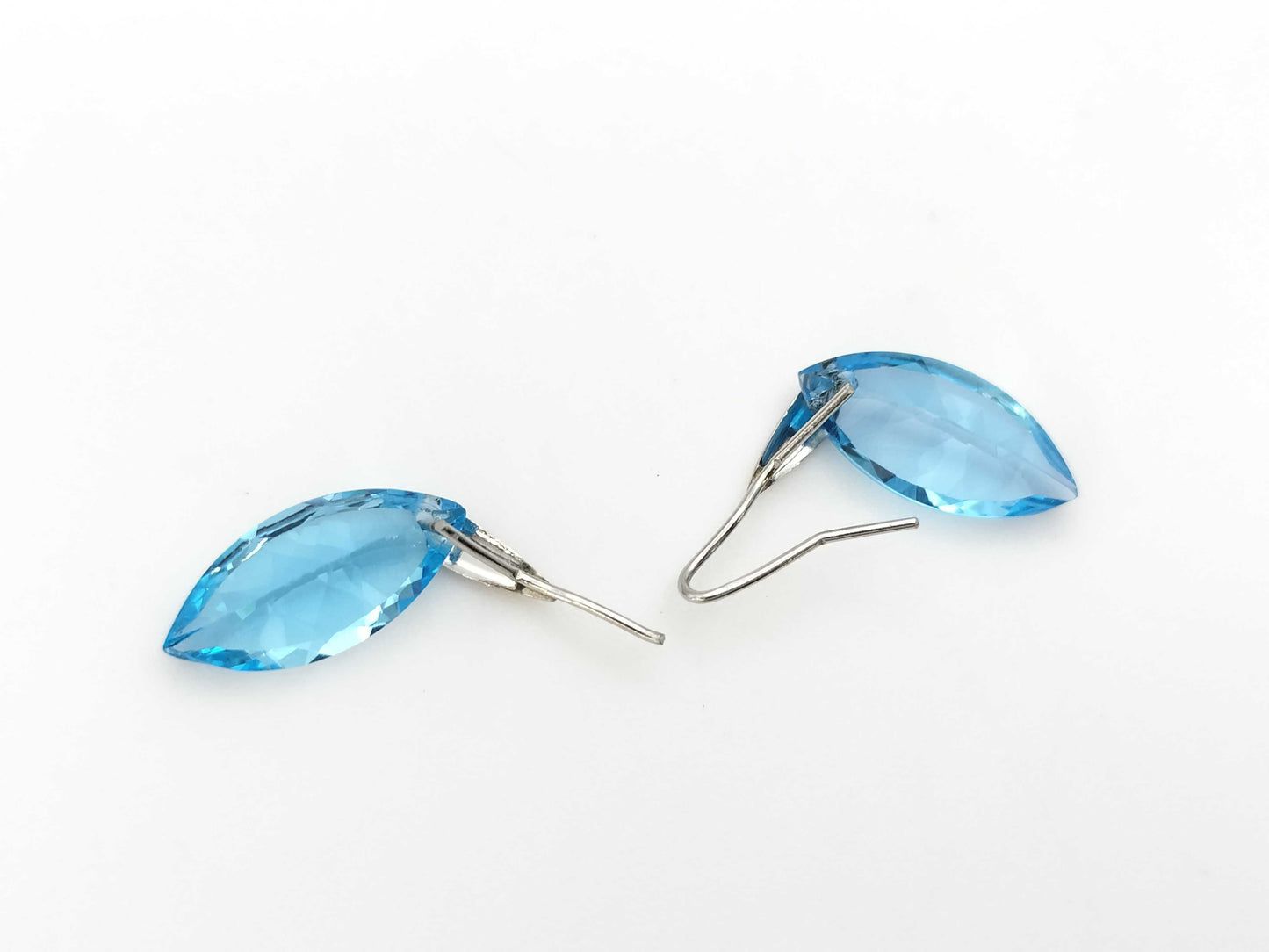 Blue Topaz PT900 1.8g Earrings 