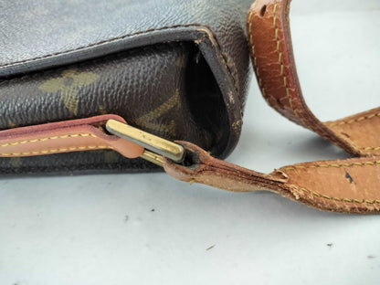 LOUIS VUITTON Monogram LV Monogram Saint-Cloud GM M51242 Shoulder Bag with Unknown Serial Number