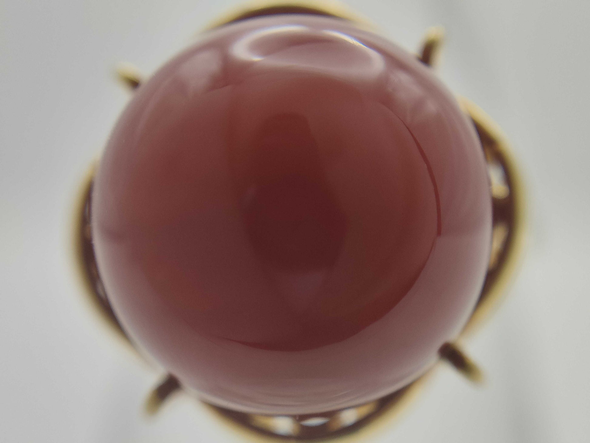 Coral ring, diameter approximately 11.7mm, 18K gold, 5.7g 