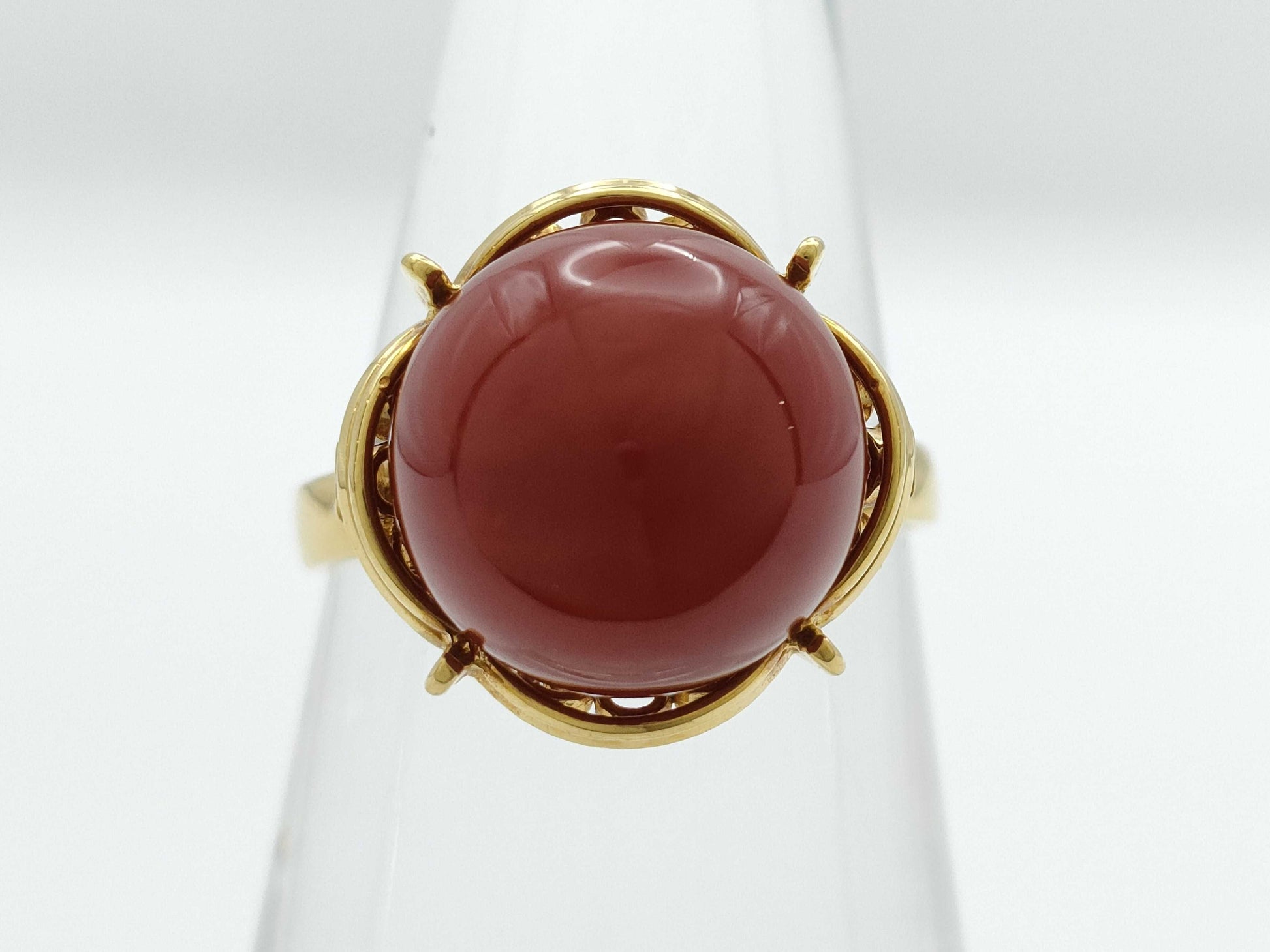 Coral ring, diameter approximately 11.7mm, 18K gold, 5.7g 