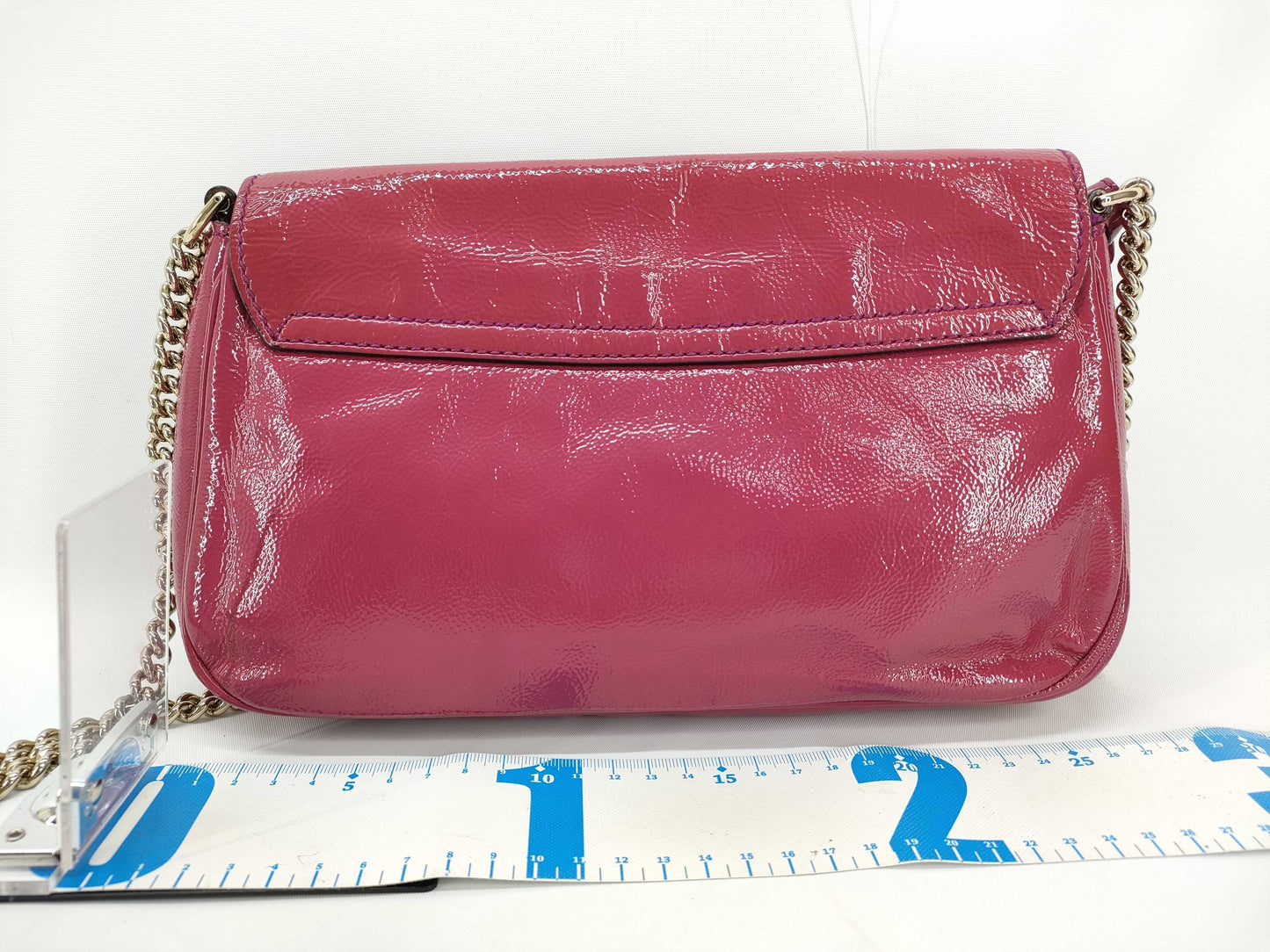 GUCCI Soho Chain Shoulder Bag in Patent Leather, Red