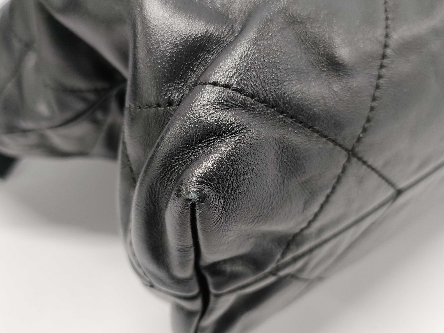 CHANEL CHANEL Shiny Calfskin Handbag Black/GP Shoulder Bag