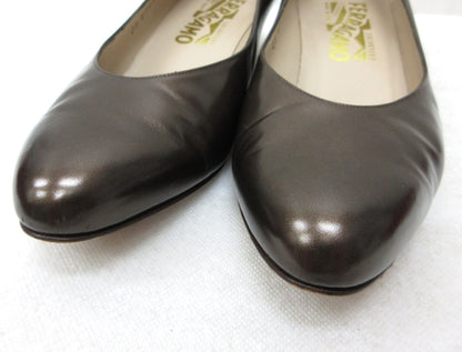 Salvatore Ferragamo Almond Toe Leather Simple 7 Pumps