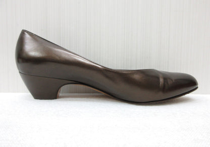 Salvatore Ferragamo Almond Toe Leather Simple 7 Pumps