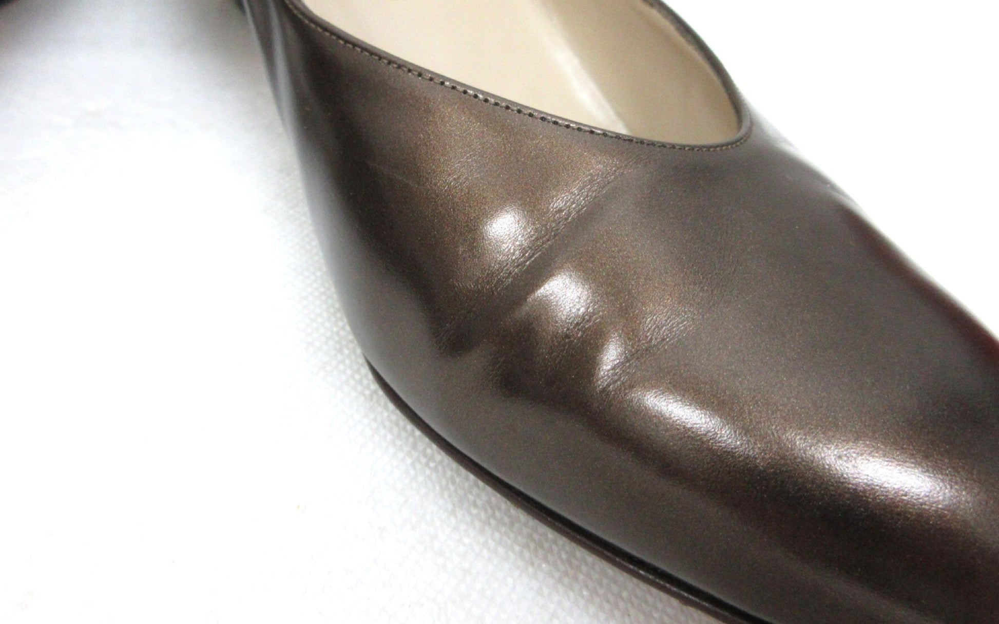 Salvatore Ferragamo Almond Toe Leather Simple 7 Pumps