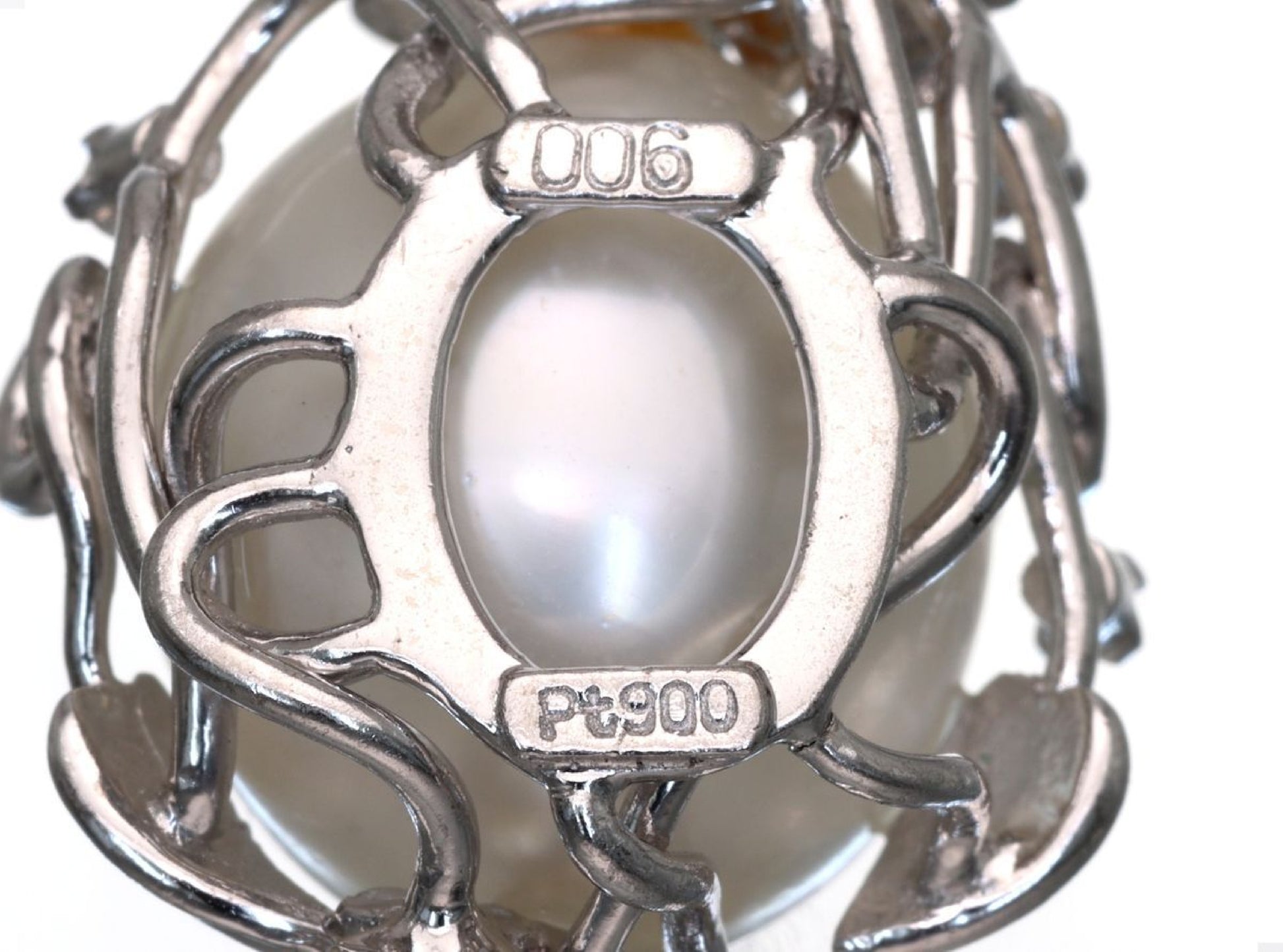 South Sea Pearl Pendant, Approx. 14.1 x 13.2mm, D0.06ct, Pt900, 9.9g 