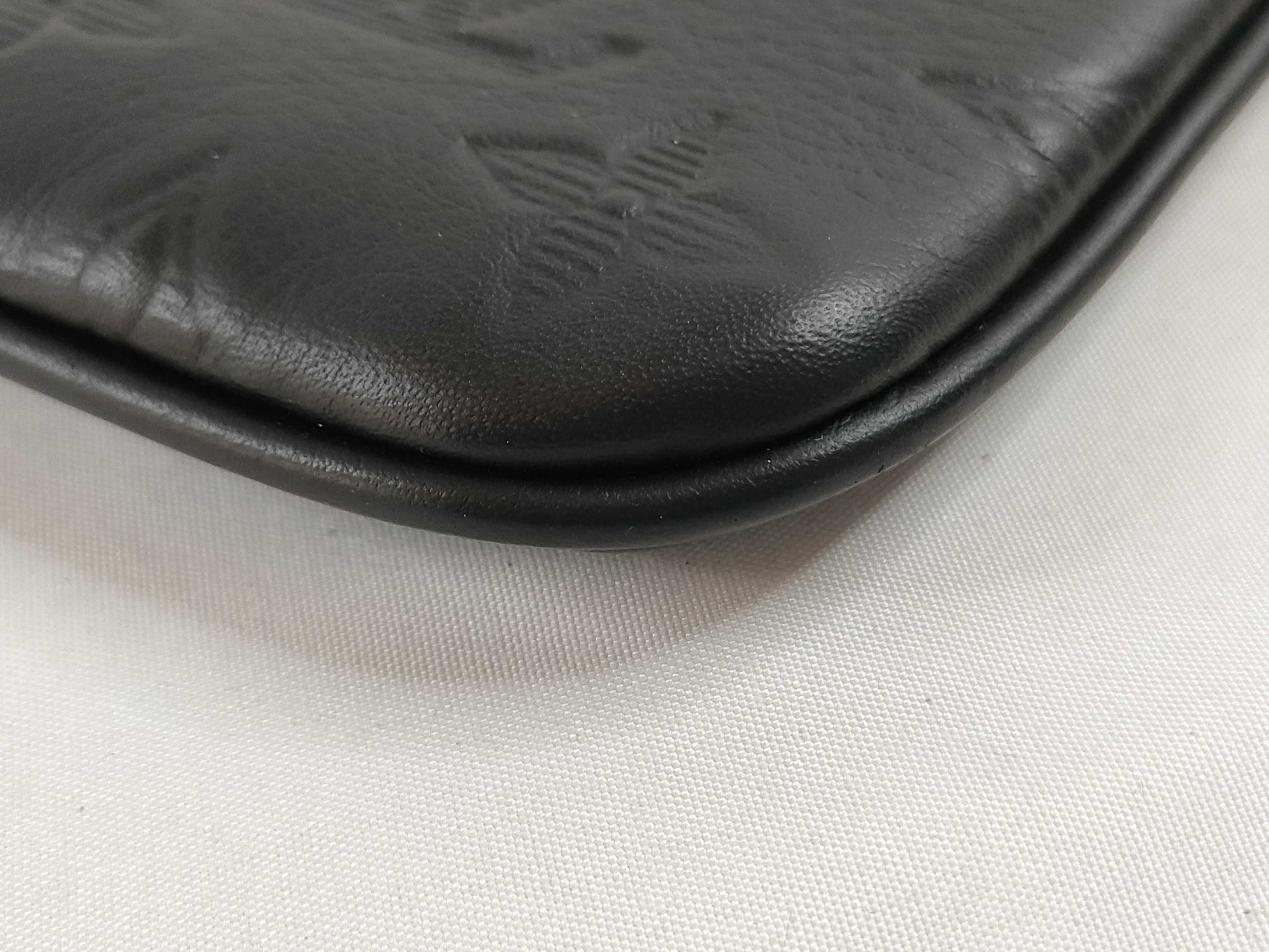 LOUIS VUITTON Trio Messenger/Monogram Shadow/Medium Pouch