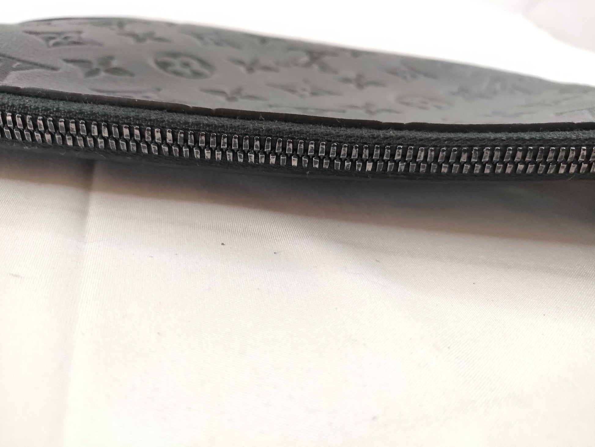 LOUIS VUITTON Trio Messenger/Monogram Shadow/Medium Pouch