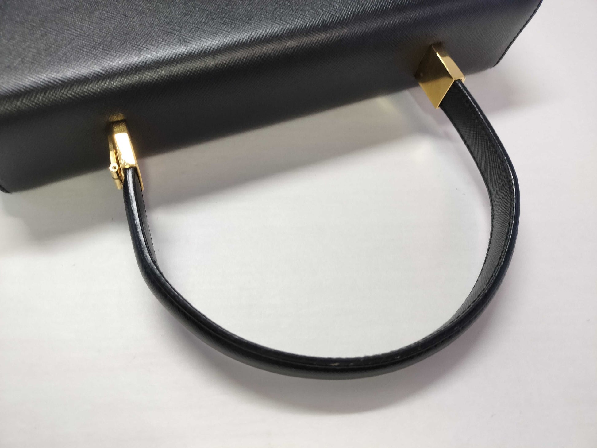 Salvatore Ferragamo Gancini Ferragamo Gancini 2-way leather black handbag