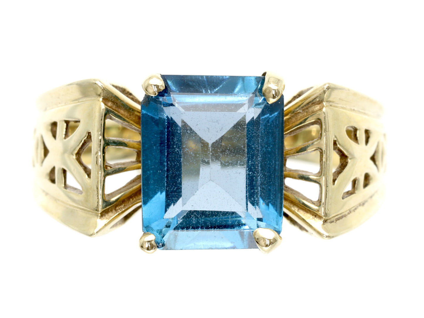 Blue Topaz K10 4.2g Ring 