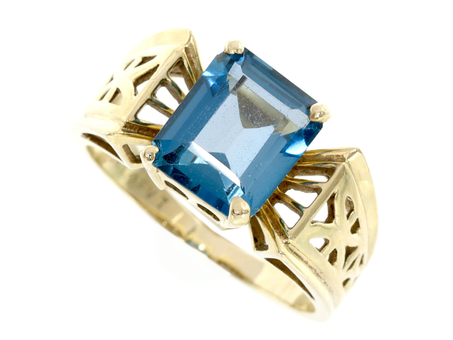 Blue Topaz K10 4.2g Ring 