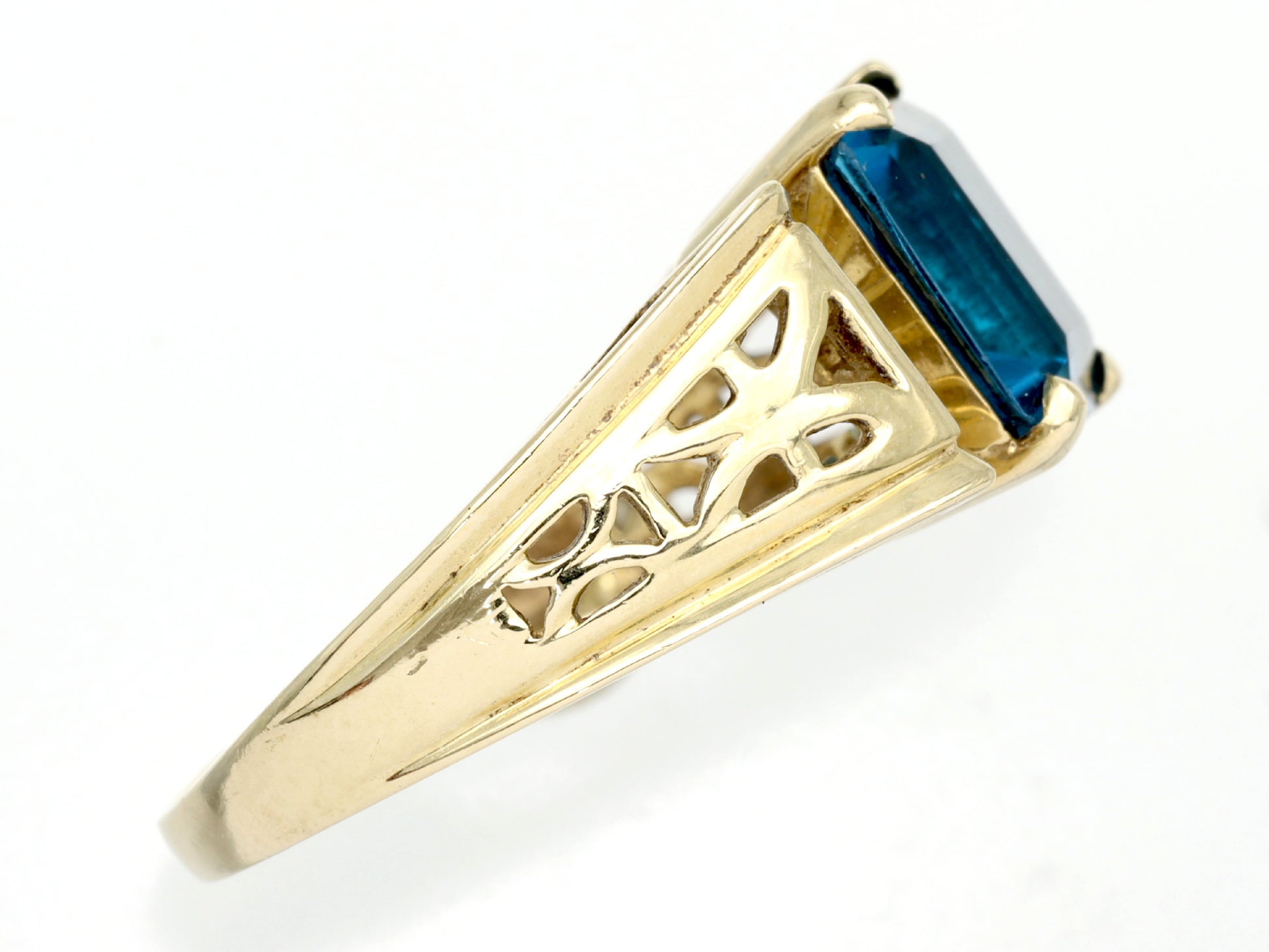 Blue Topaz K10 4.2g Ring 