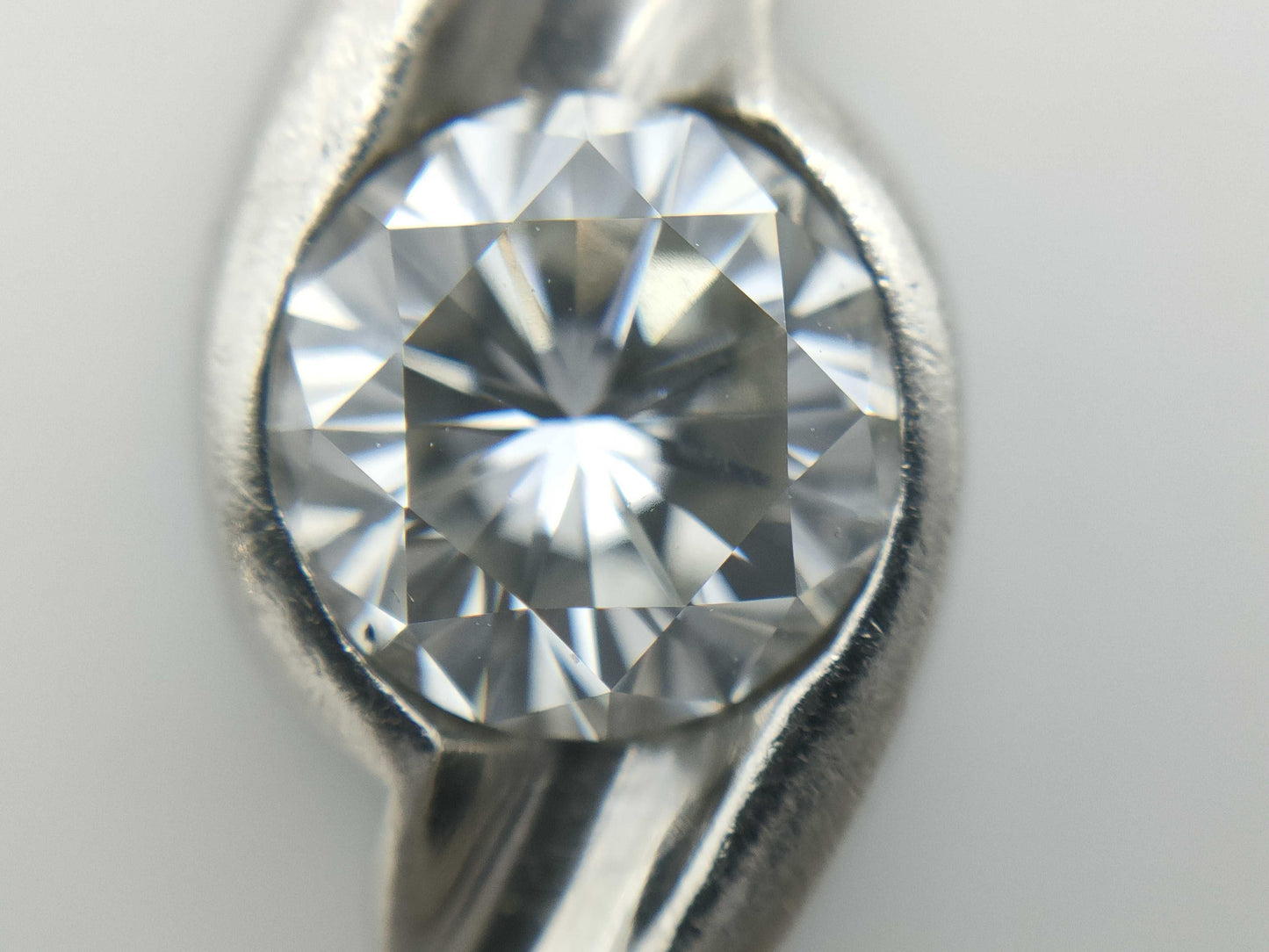 D1.01ct PT900 4.0g Pendant Top 
