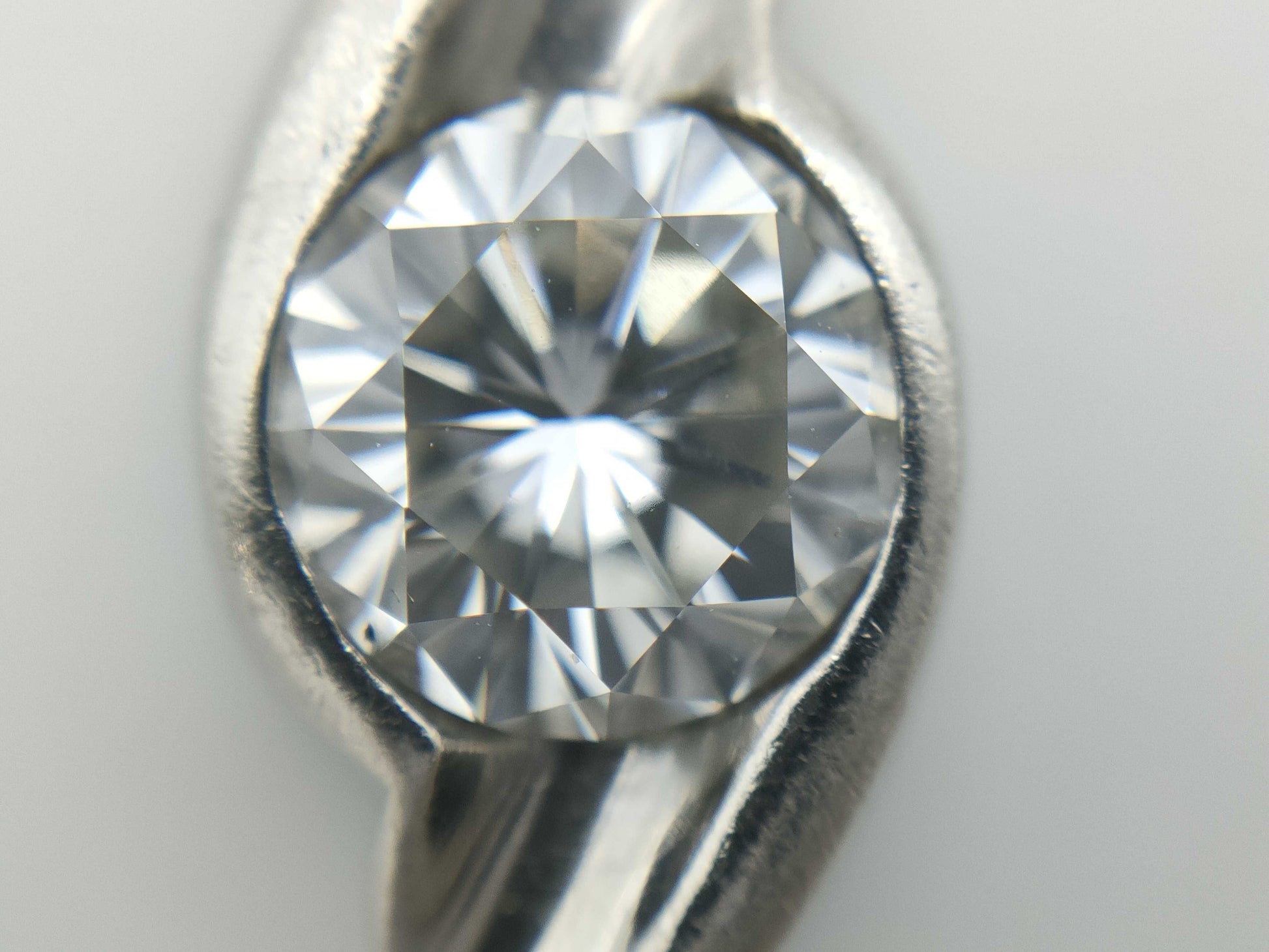 D1.01ct PT900 4.0g Pendant Top 