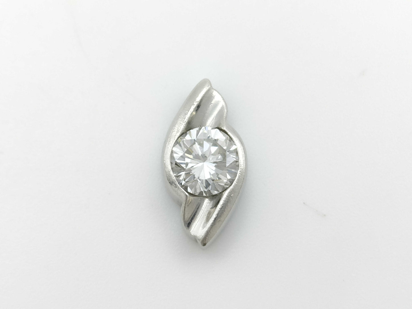 D1.01ct PT900 4.0g Pendant Top 