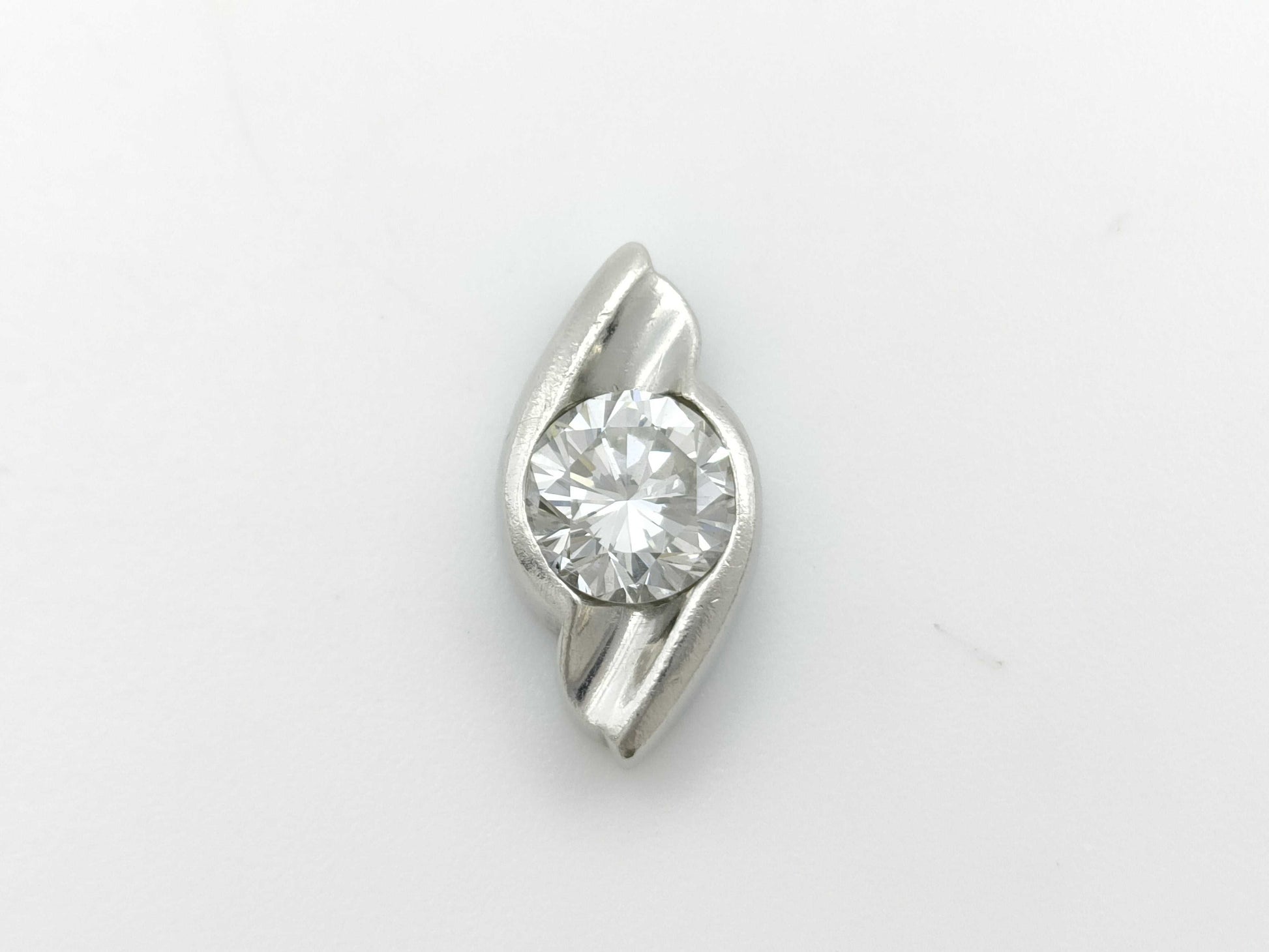 D1.01ct PT900 4.0g Pendant Top 