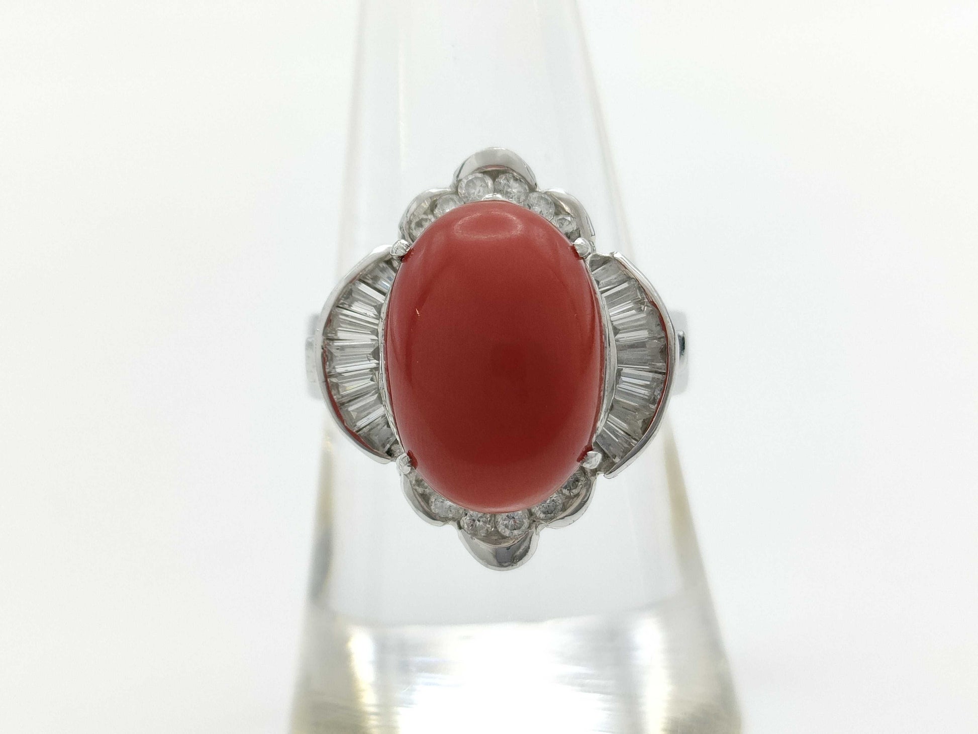 Coral ring, 4.677ct, D0.66ct, 750, 7.8g 