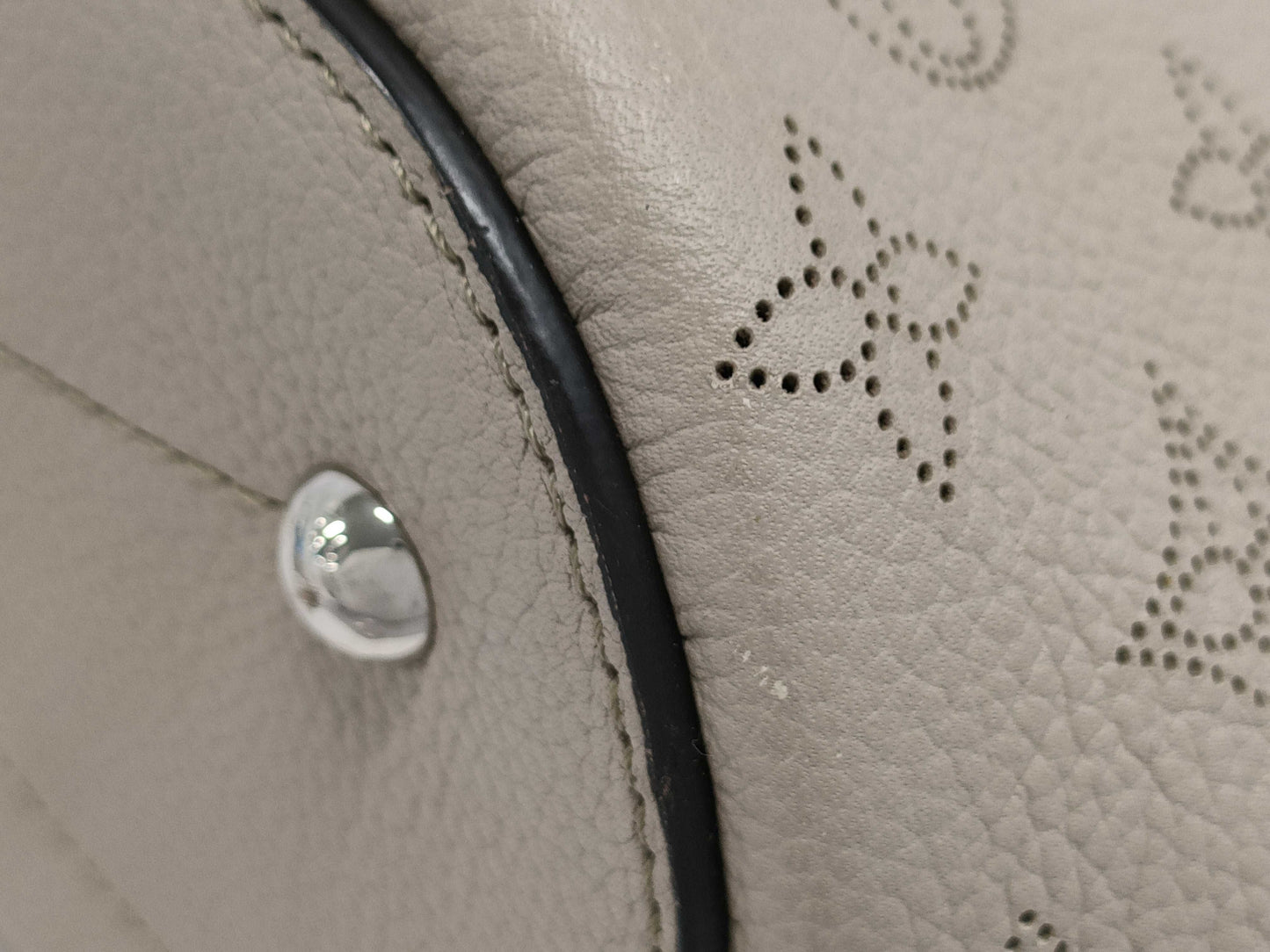 LOUIS VUITTON Monogram Mahina Brand Bag Girolata with Pouch DR2107 Handbag