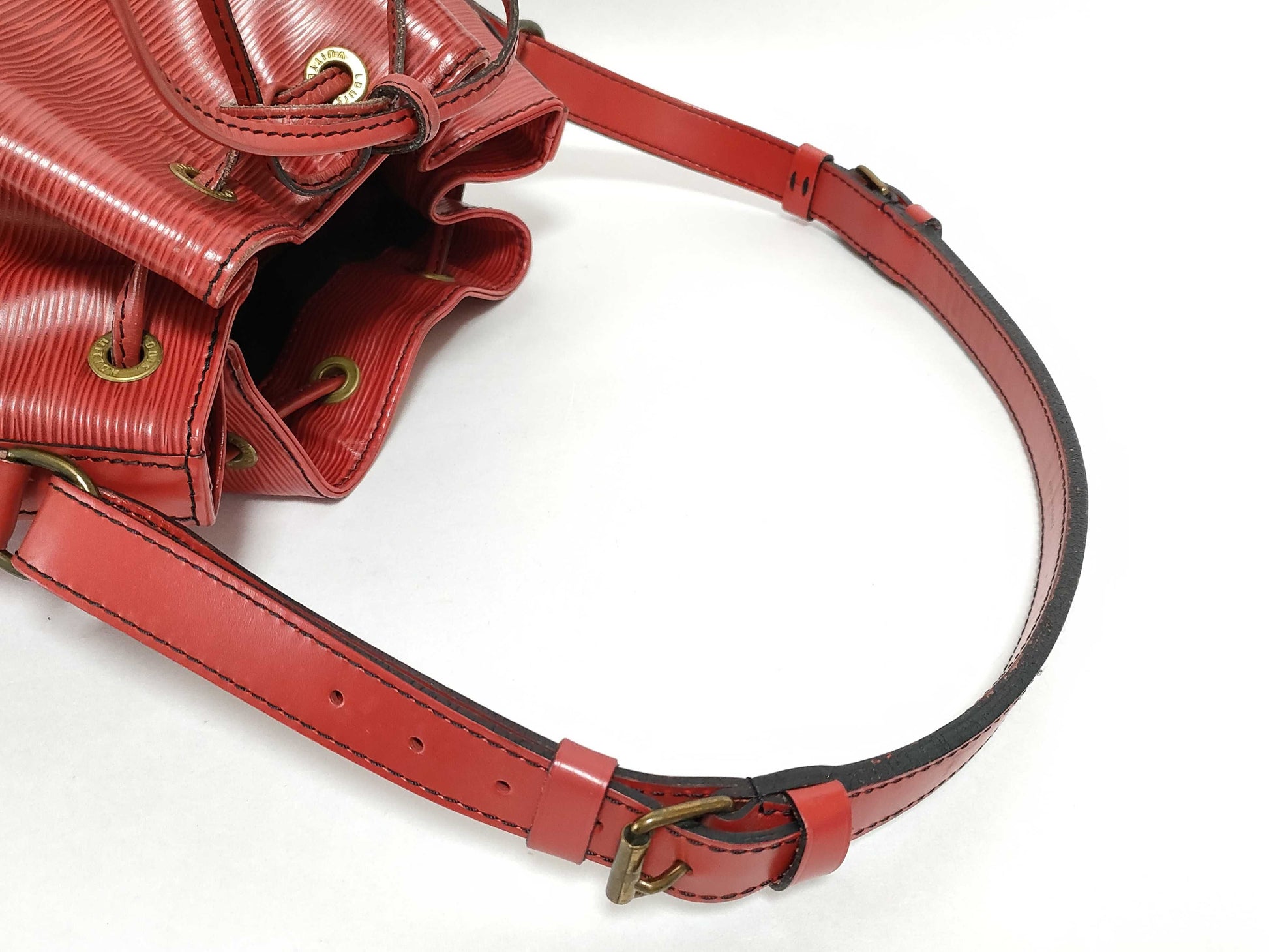 LOUIS VUITTON Epi LV Epi Petit Noe Shoulder Bag Red Shoulder Bag