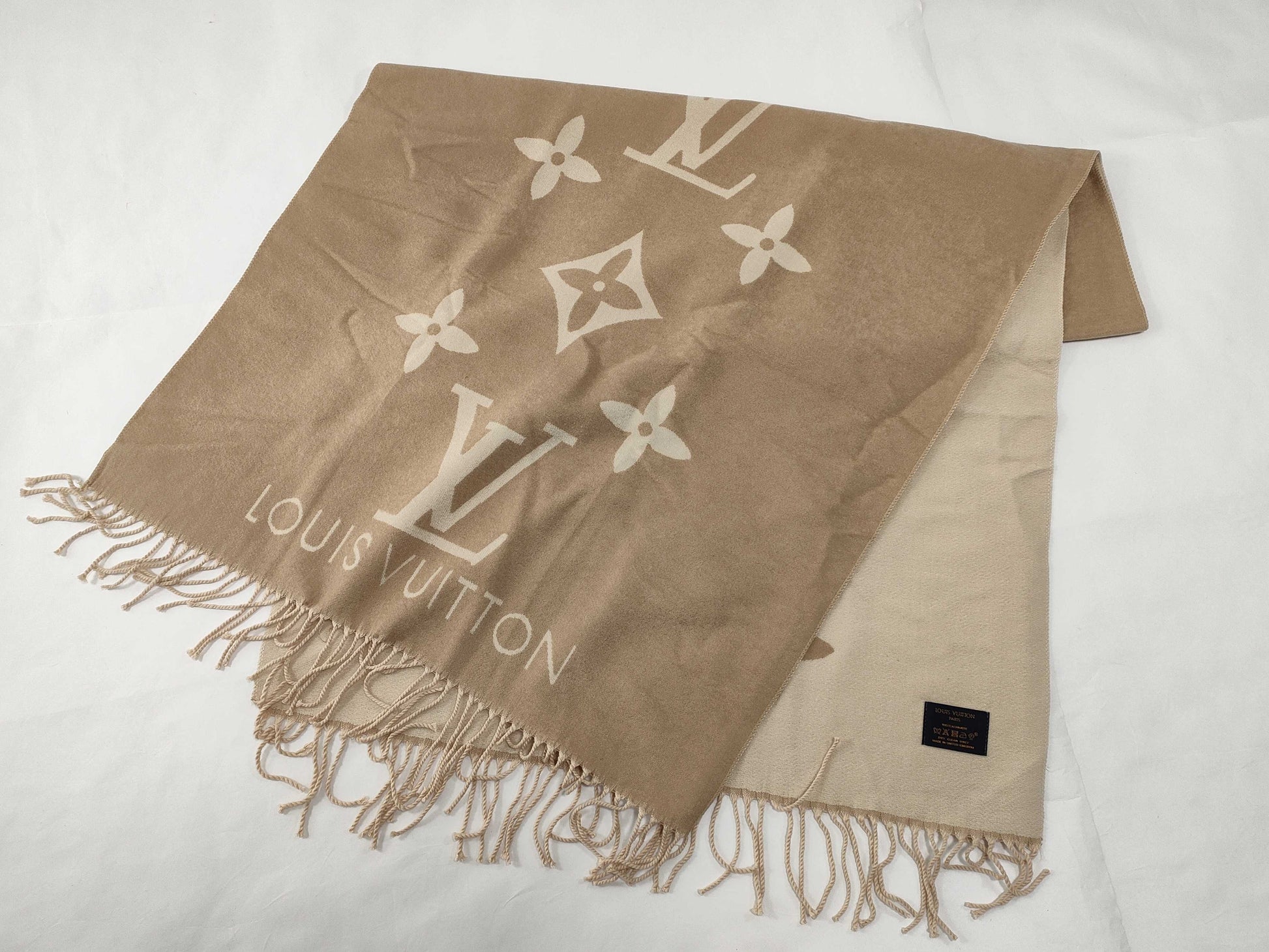 LOUIS VUITTON Current Cashmere Scarf with Box