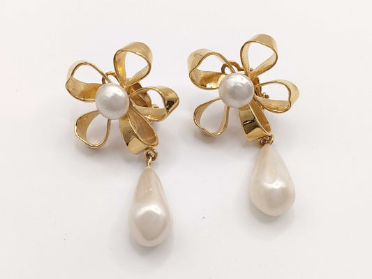 CHANEL CHANEL Earrings Flower Motif Pearl Swing GP Earrings