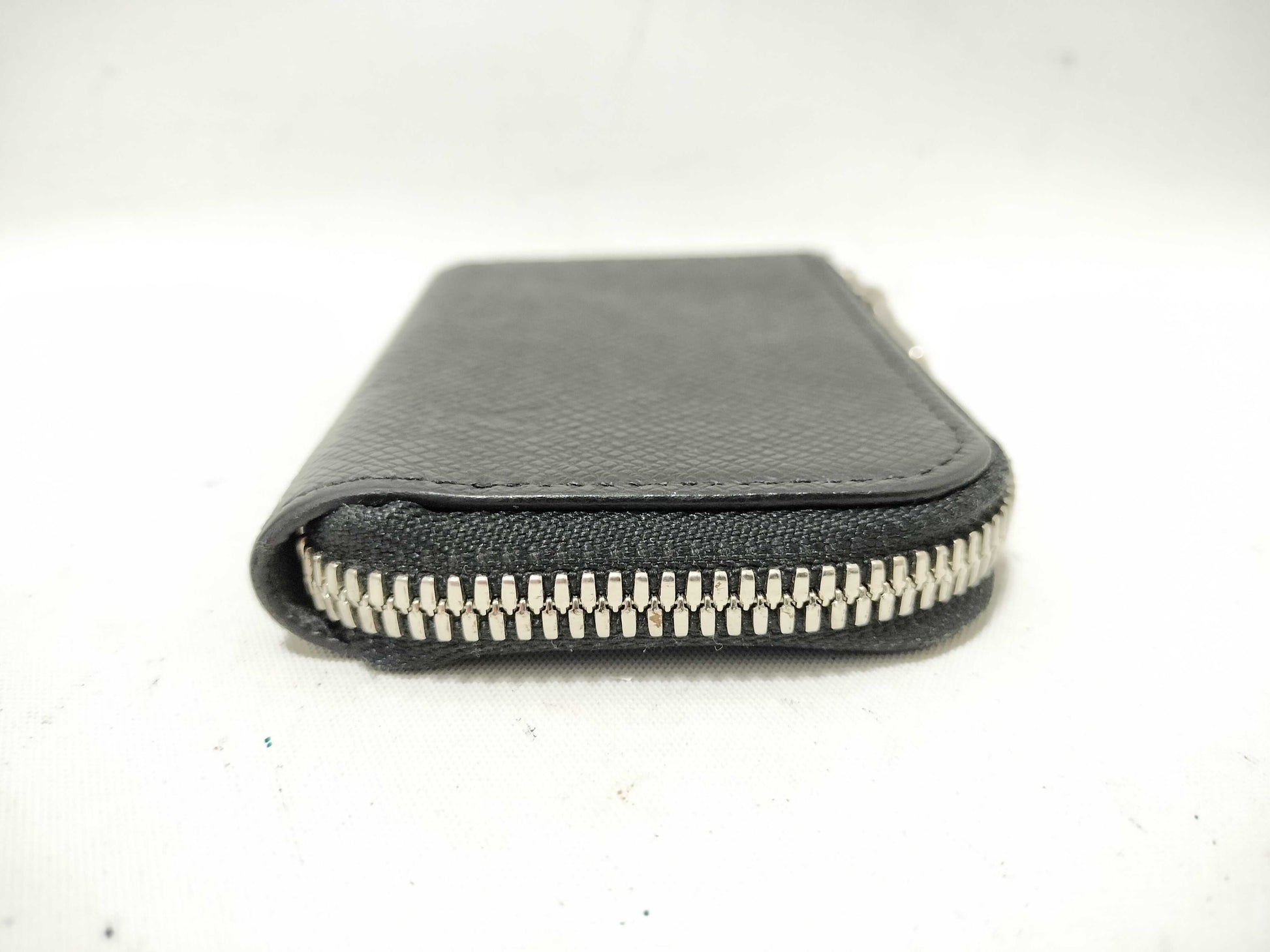 LOUIS VUITTON Taiga RFID Coin Purse