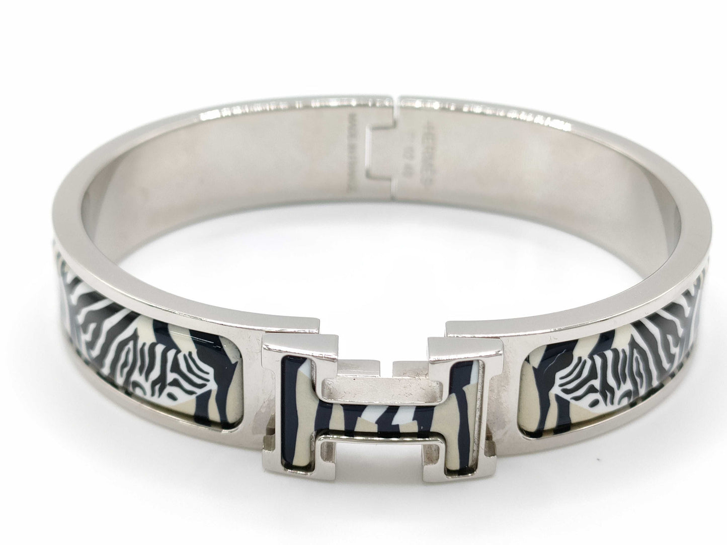 HERMES GPFI02 40 Click Clack H Bangle, Silver Hardware, Box and Dust Bag Included.