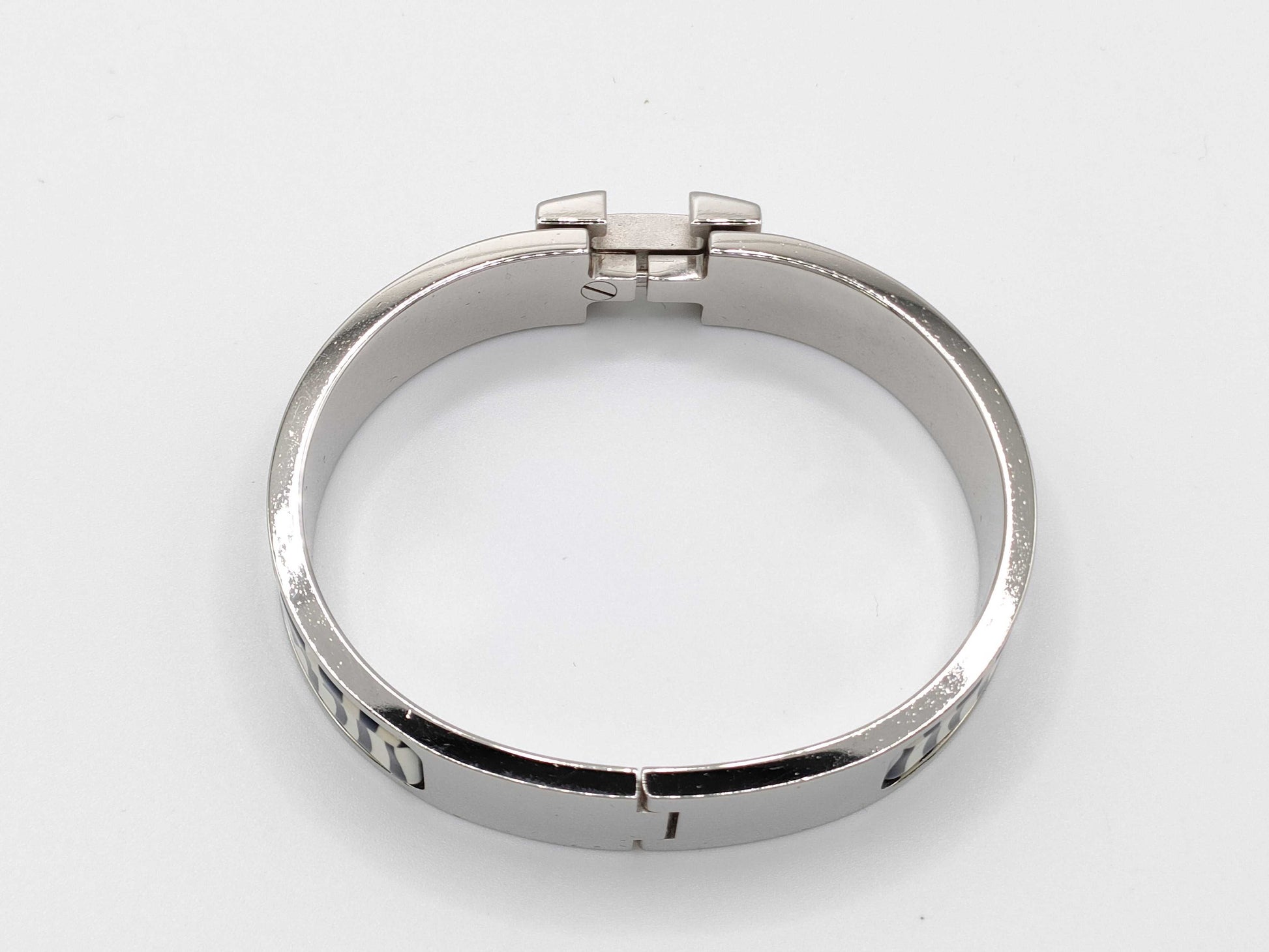 HERMES GPFI02 40 Click Clack H Bangle, Silver Hardware, Box and Dust Bag Included.