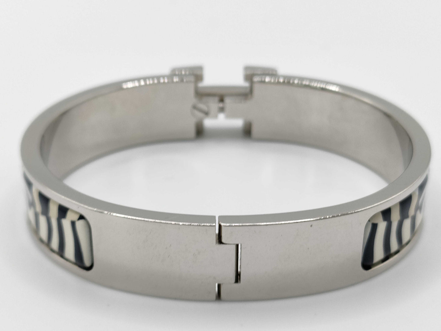 HERMES GPFI02 40 Click Clack H Bangle, Silver Hardware, Box and Dust Bag Included.