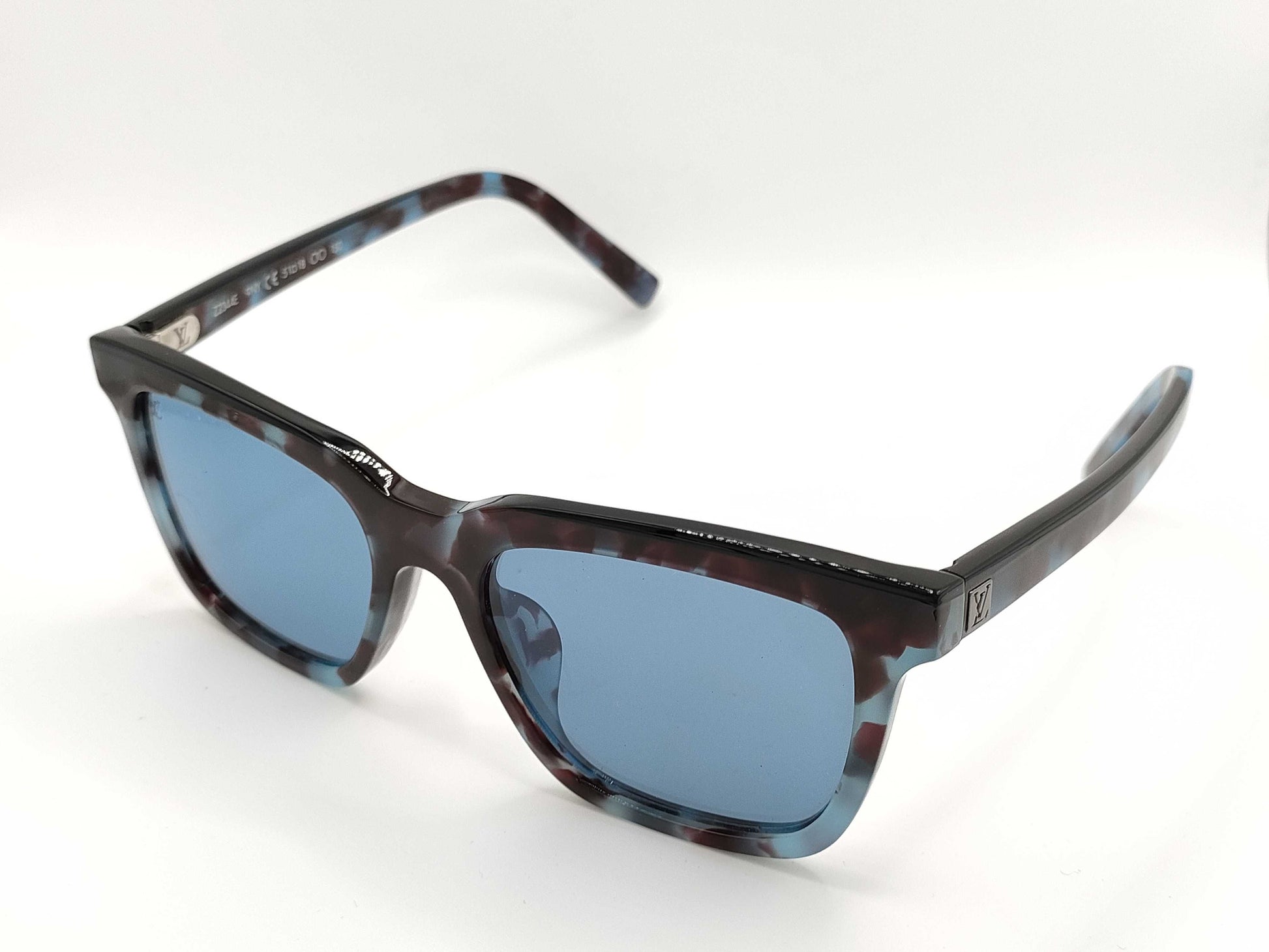  LOUIS VUITTON Z2344E acetate frame sunglasses with LV logo temples, square frame, colored lenses, blue, box and dust bag included.