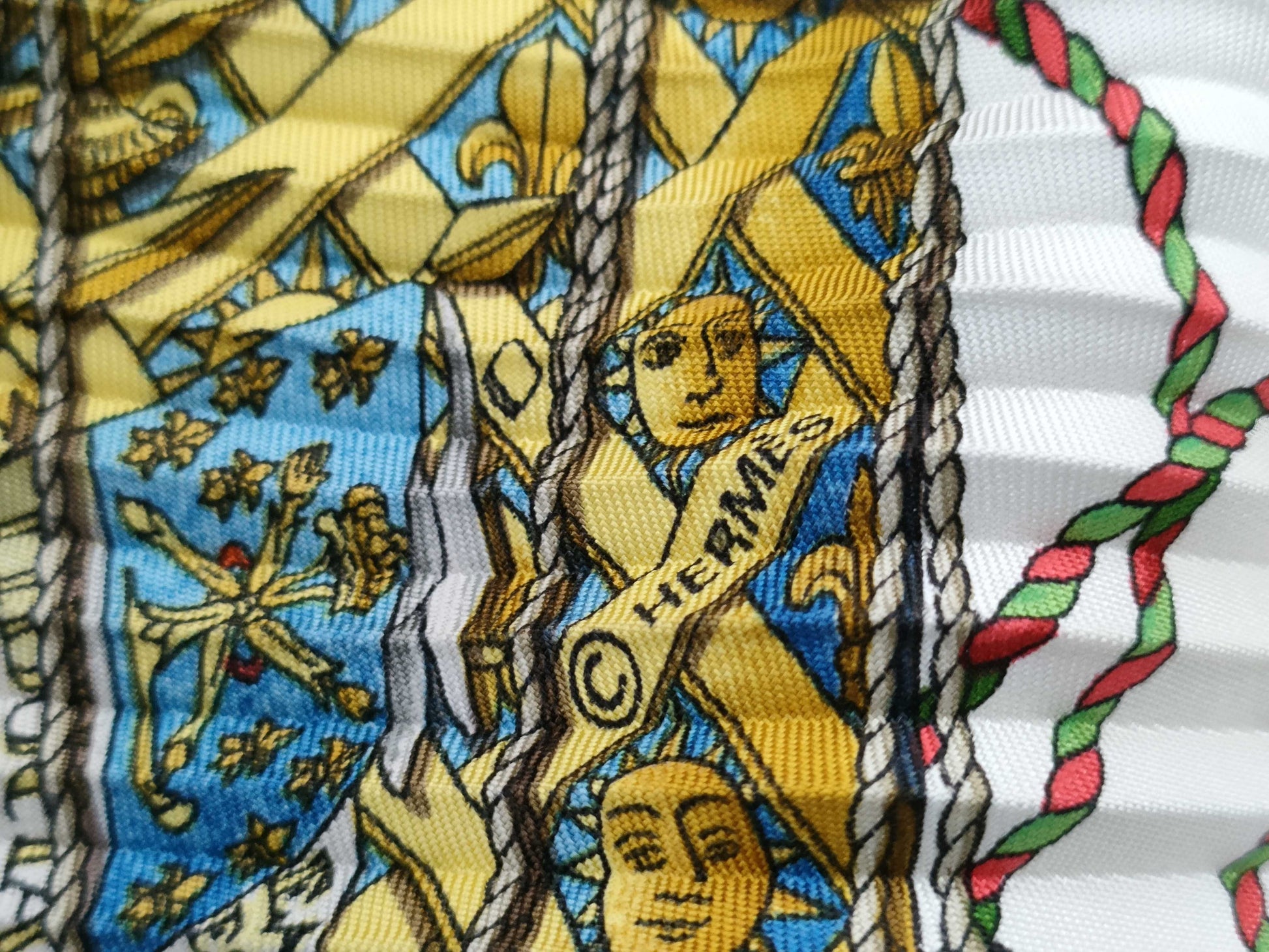 HERMES 100% Silk Pleated Scarf LES CAVALIERS DOR Golden Knights Red White Scarf