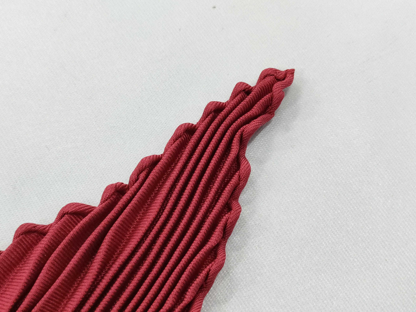 HERMES 100% Silk Pleated Scarf LES CAVALIERS DOR Golden Knights Red White Scarf