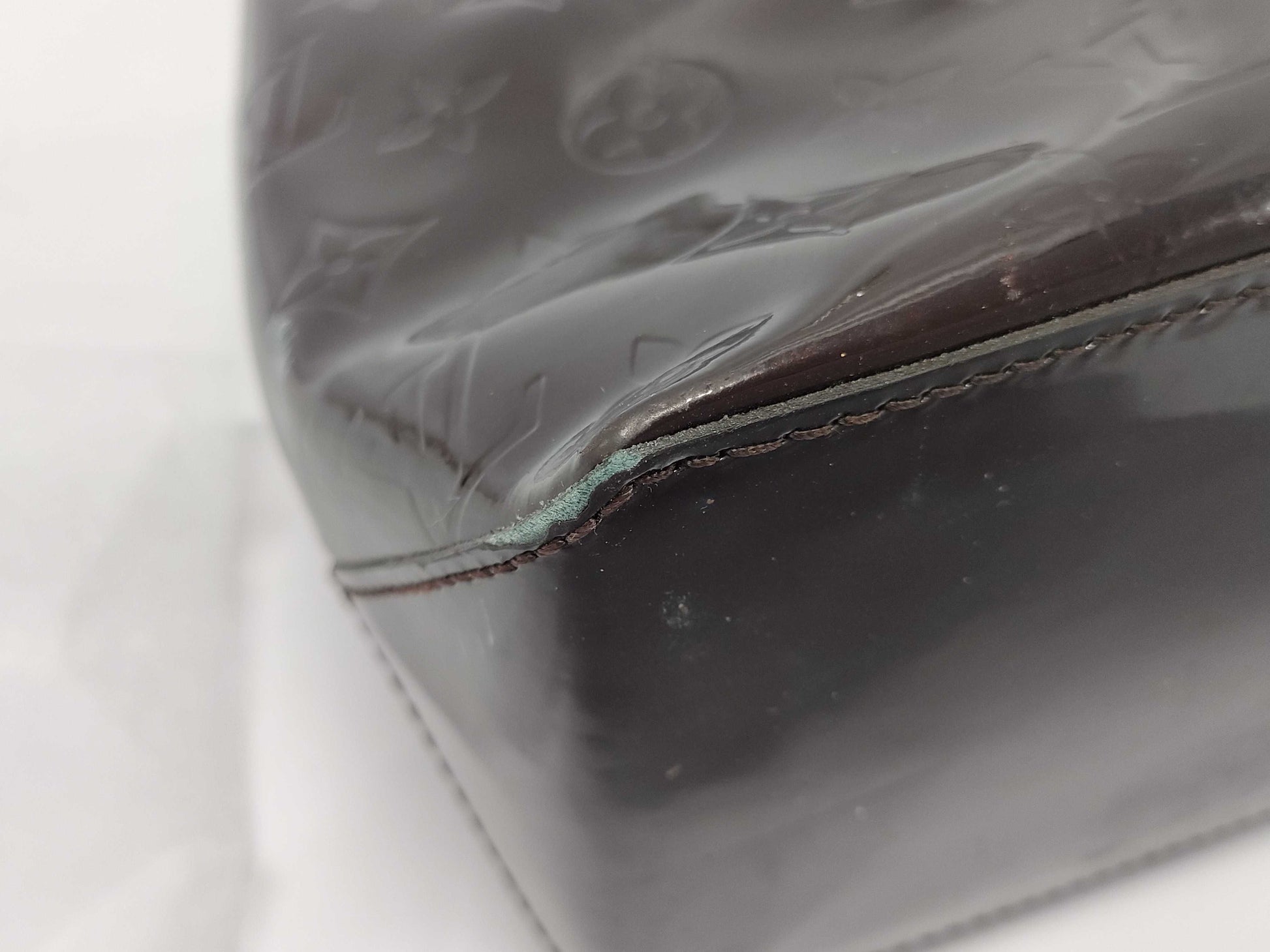 LOUIS VUITTON M93641 Vernis Wilshire PM Amaranth Handbag