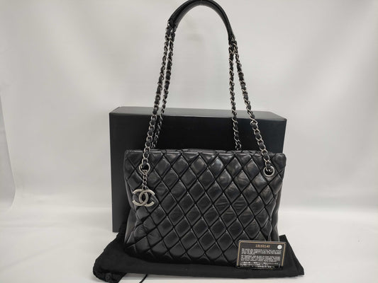 CHANEL Lambskin Matelasse Chain Tote Bag in Black with Guarantee Card 