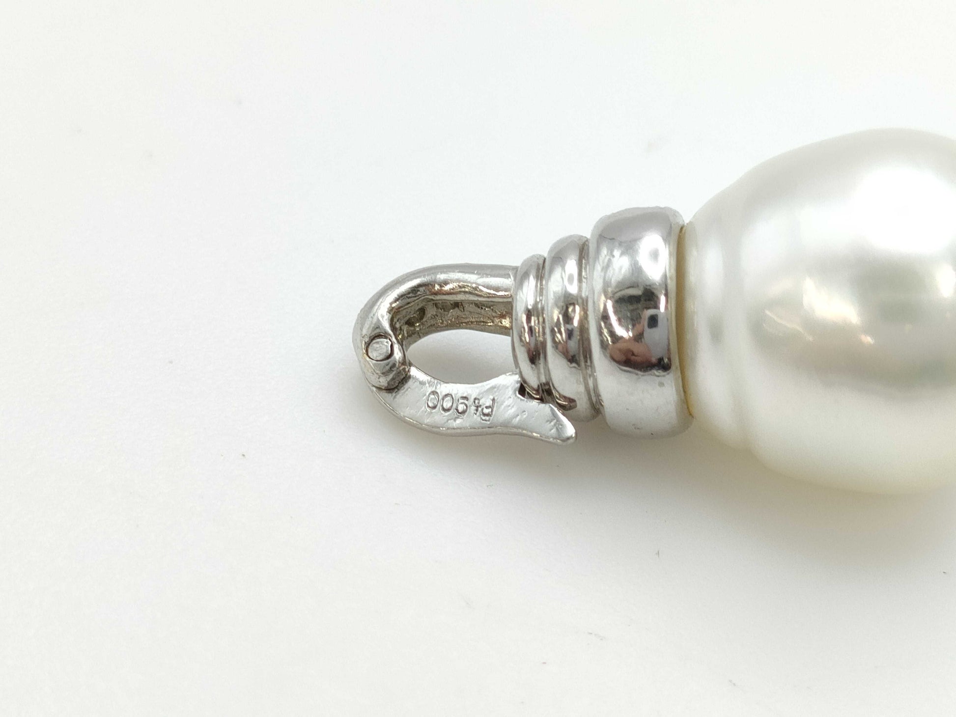 Semi-round pearl, diameter approximately 13.3mm, D0.09ct, PT900, 8.2g, pendant top 