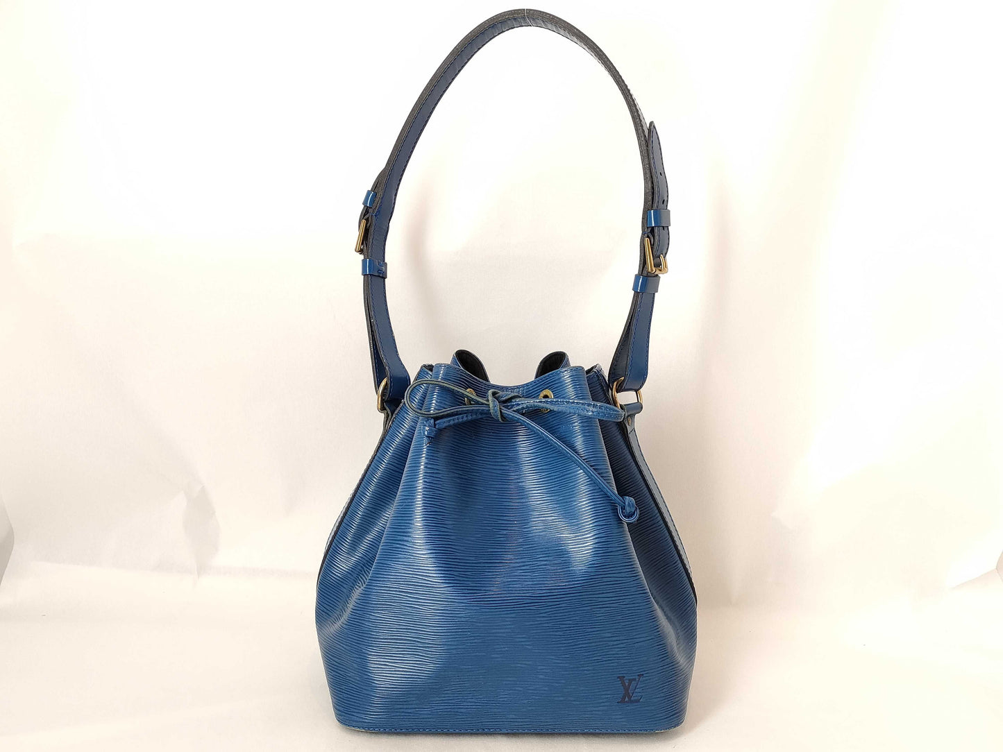 LOUIS VUITTON Epi Noe Shoulder Bag