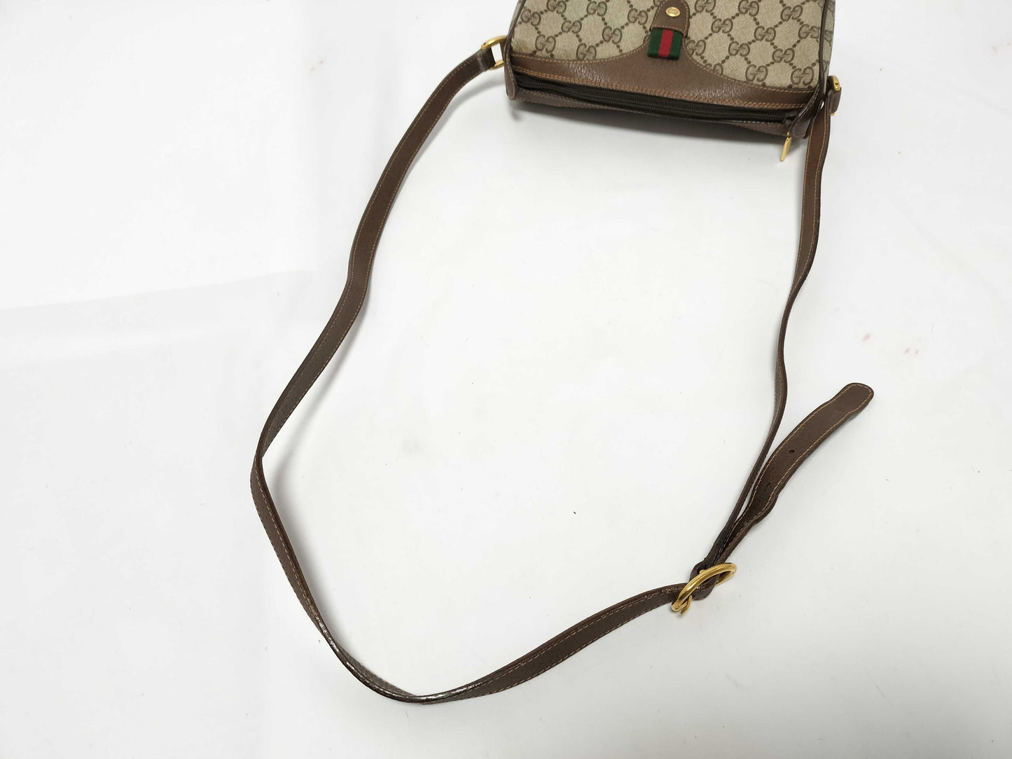 GUCCI GG Supreme Sherry Shoulder Bag