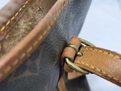 LOUIS VUITTON Monogram Bucket GM Shoulder Bag