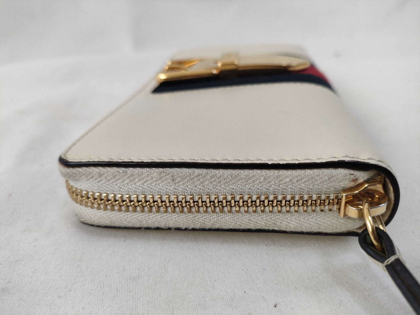 GUCCI Gucci Leather Sherry Zippy Wallet White Wallet
