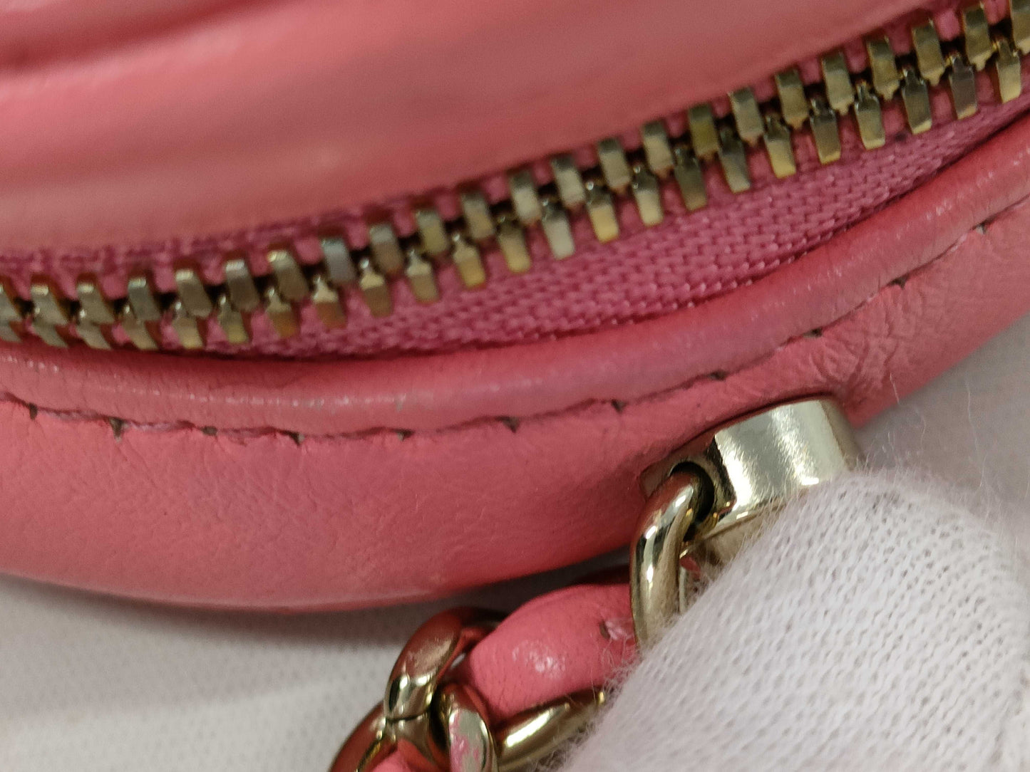 CHANEL Matelasse Lambskin Chain Shoulder Bag with Heart and Random Plates in Pink